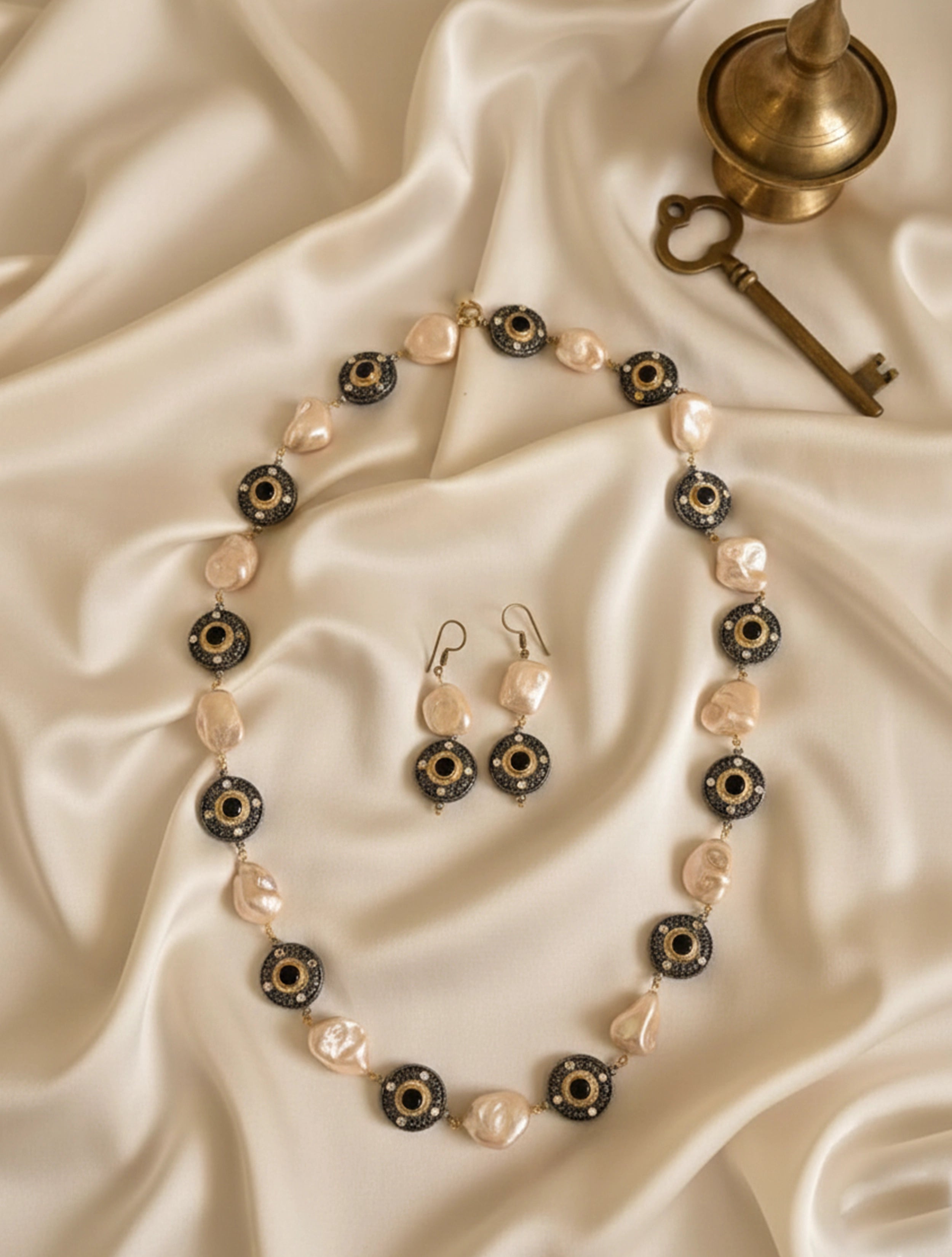 trueBrowns Pearl Noir Fusion Necklace Set