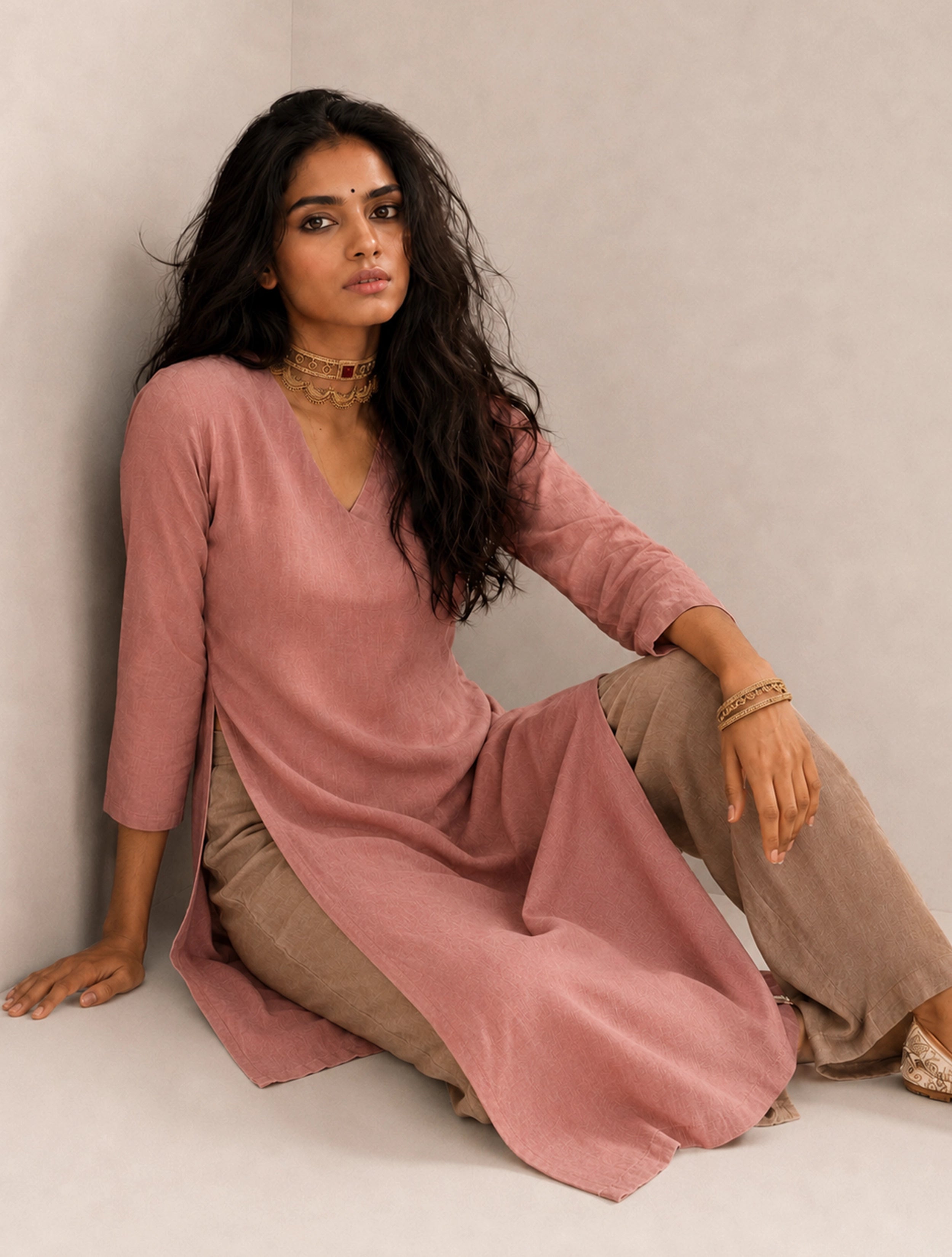 trueBrowns Pink Solid Viscose High-Slit Kurta Set