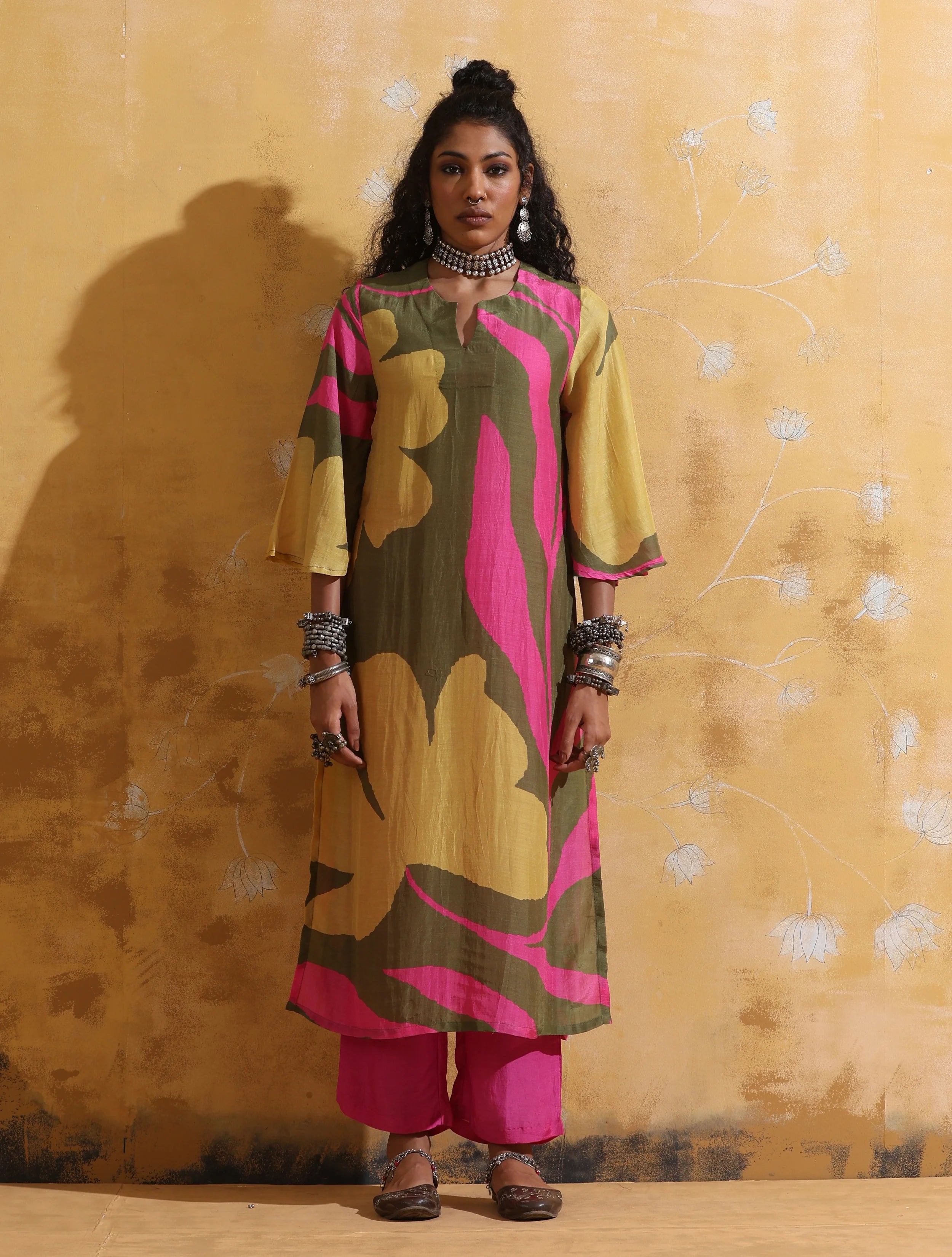 trueBrowns Green Pink Floral Print Muslin Silk High-Slit Kurta Set