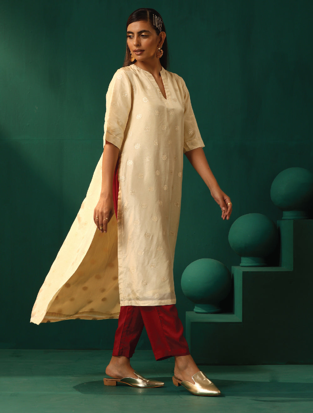 trueBrowns Ivory Geometric Floral Viscose Silk Kurta Pant Set