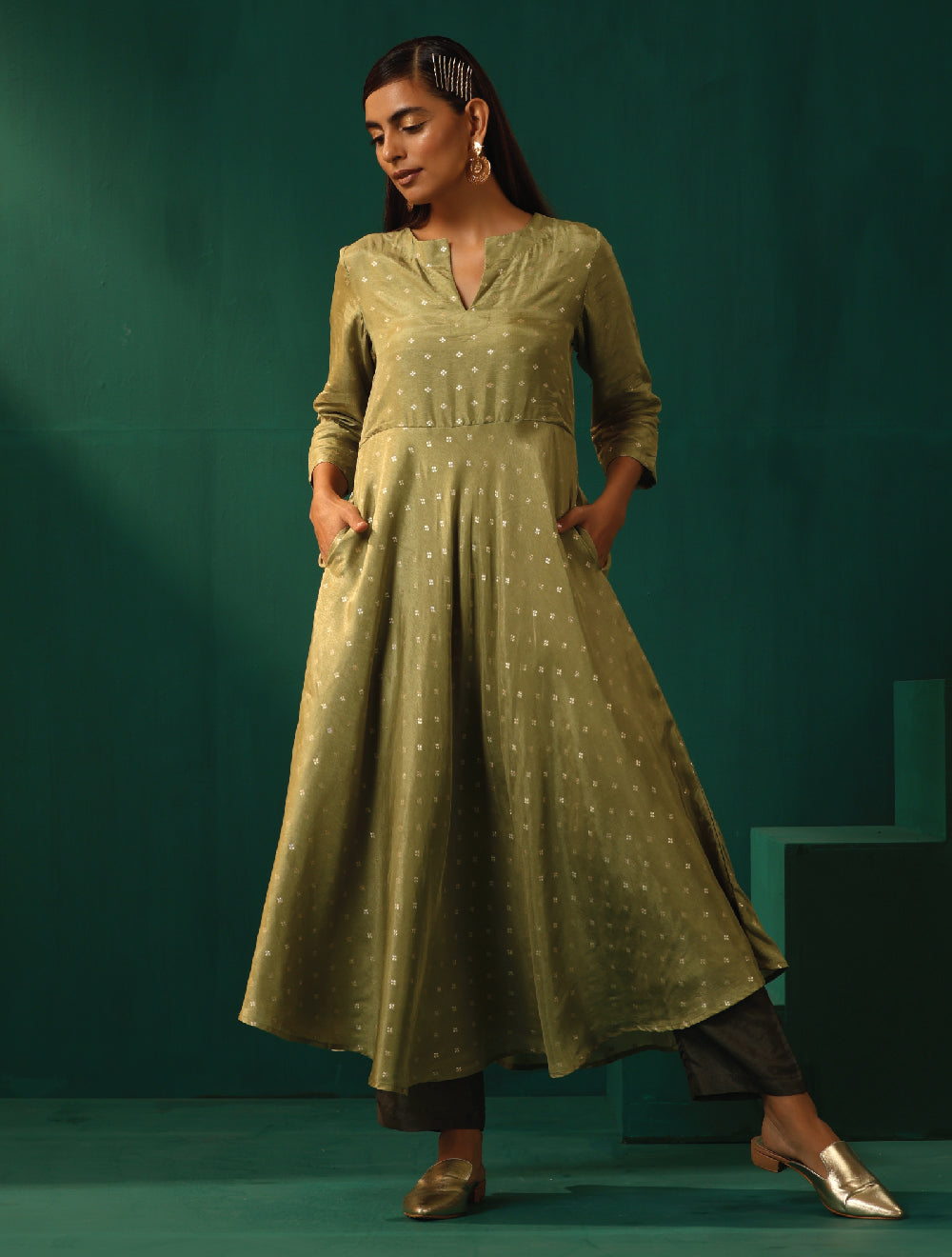 trueBrowns Green Square Viscose Silk Kurta Pant Set
