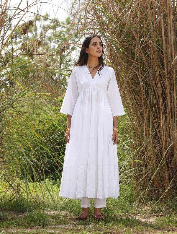 trueBrowns White Cotton Embroidered Anarkali Kurta Set