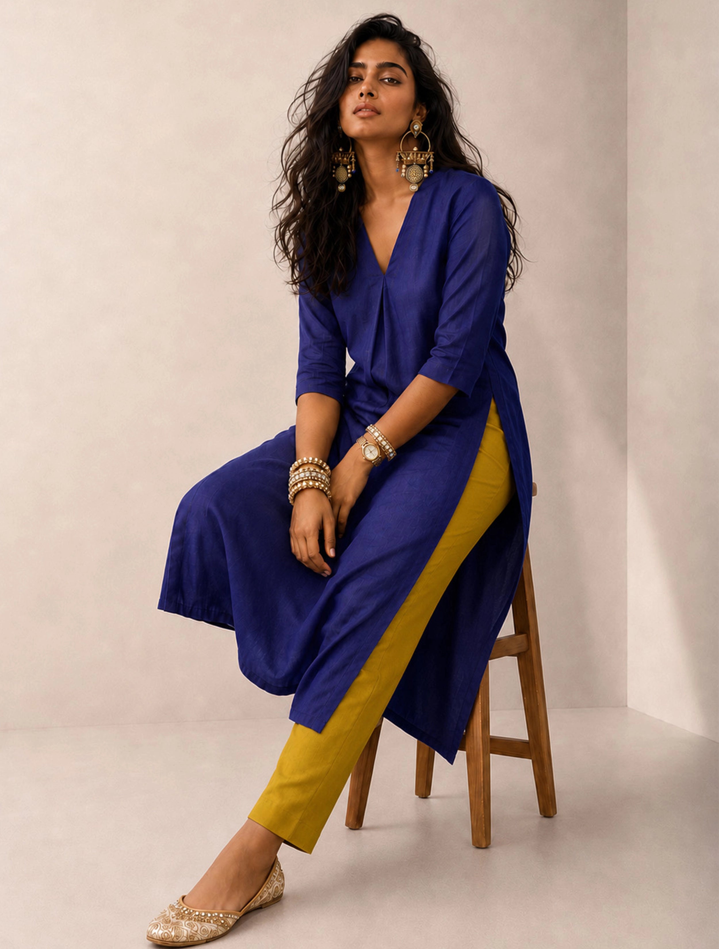 trueBrowns Blue Solid Viscose High-Slit Kurta Set