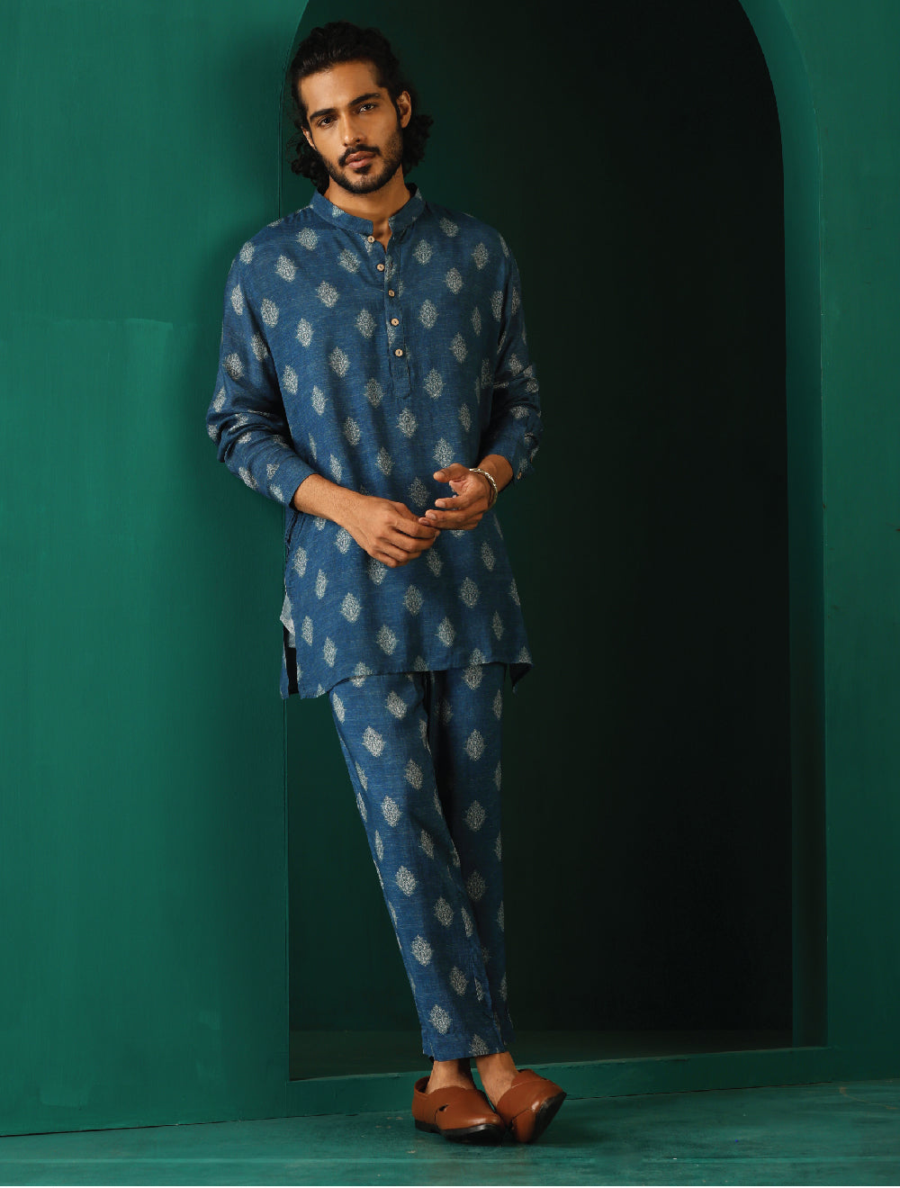 trueBrowns Men Blue Floral Muslin Silk Printed Co-ord Set