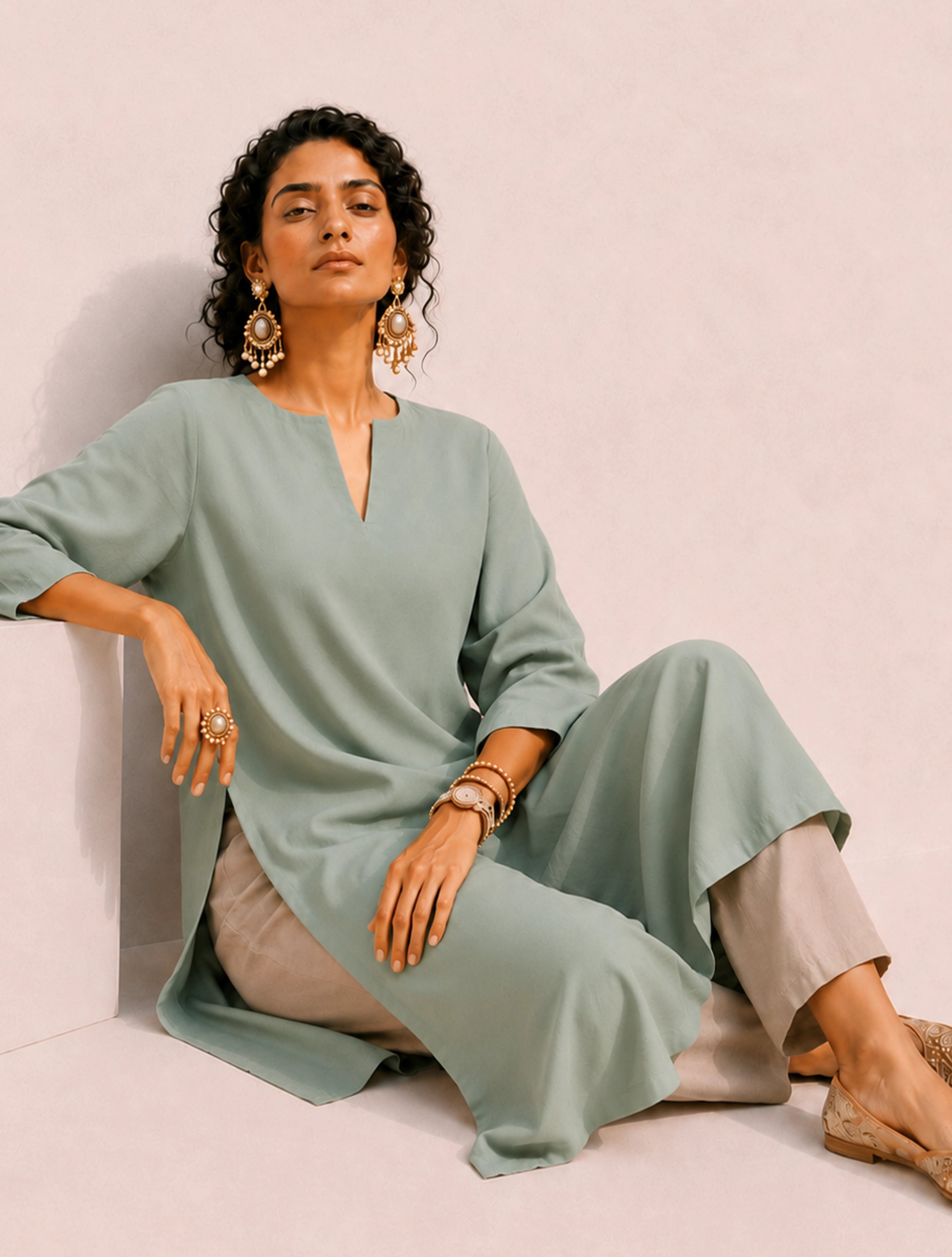 trueBrowns Green Solid Viscose High-Slit Kurta Set