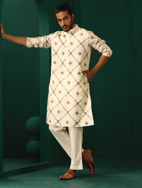 trueBrowns Men Ivory Embroidered Kurta