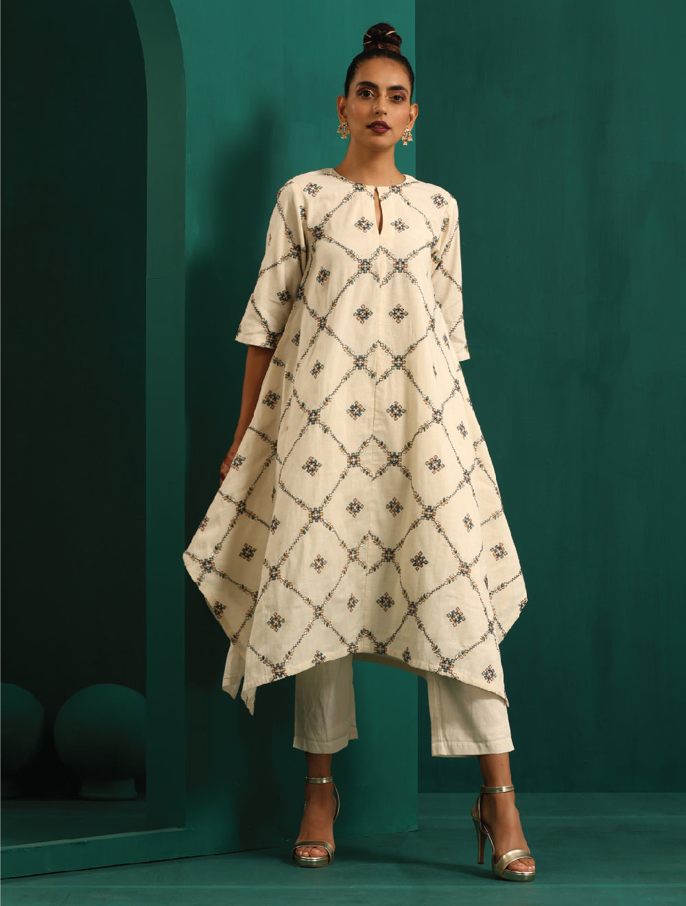 trueBrowns Ivory Embroidered Kurta Pant Set
