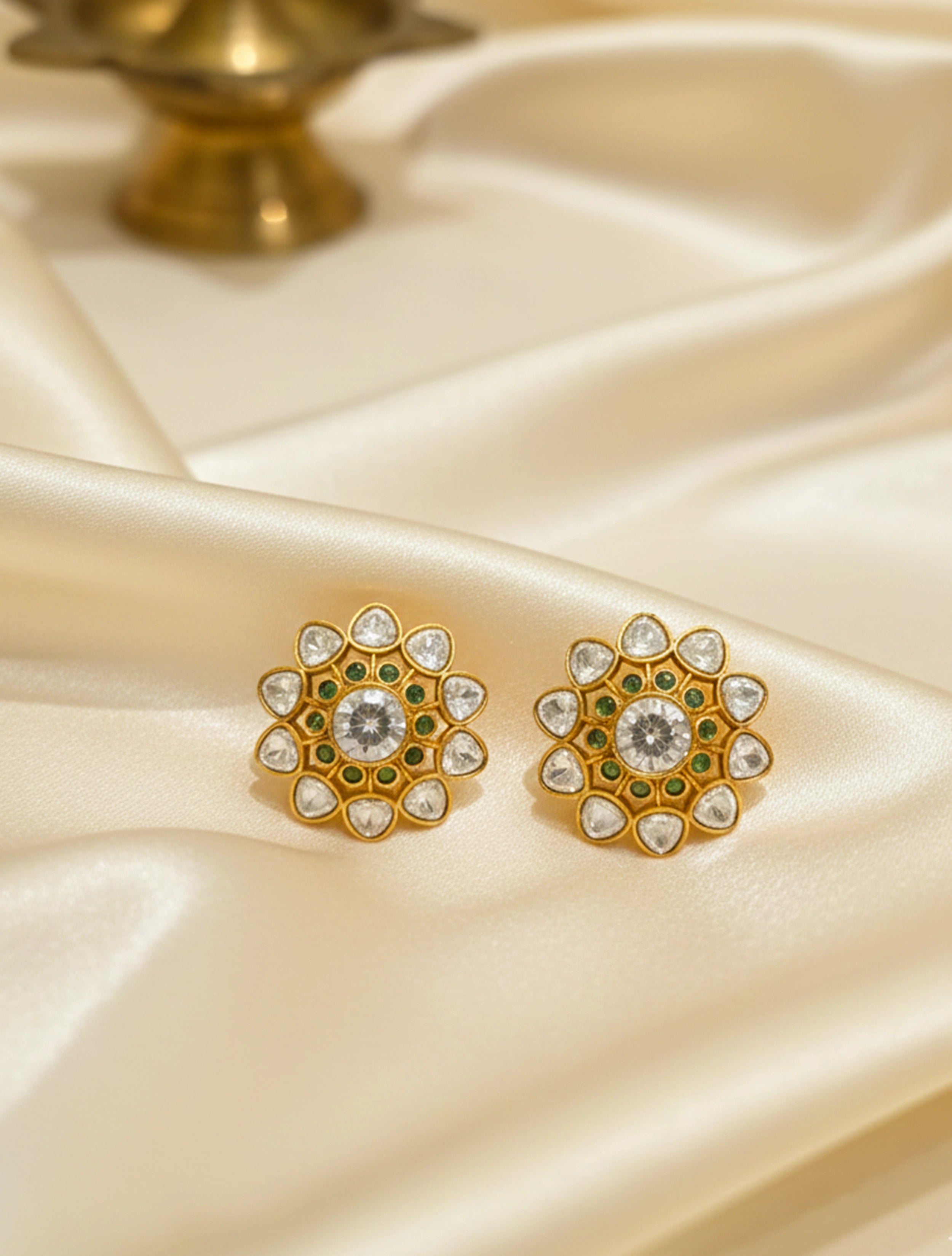 trueBrowns Golden Floral Studs
