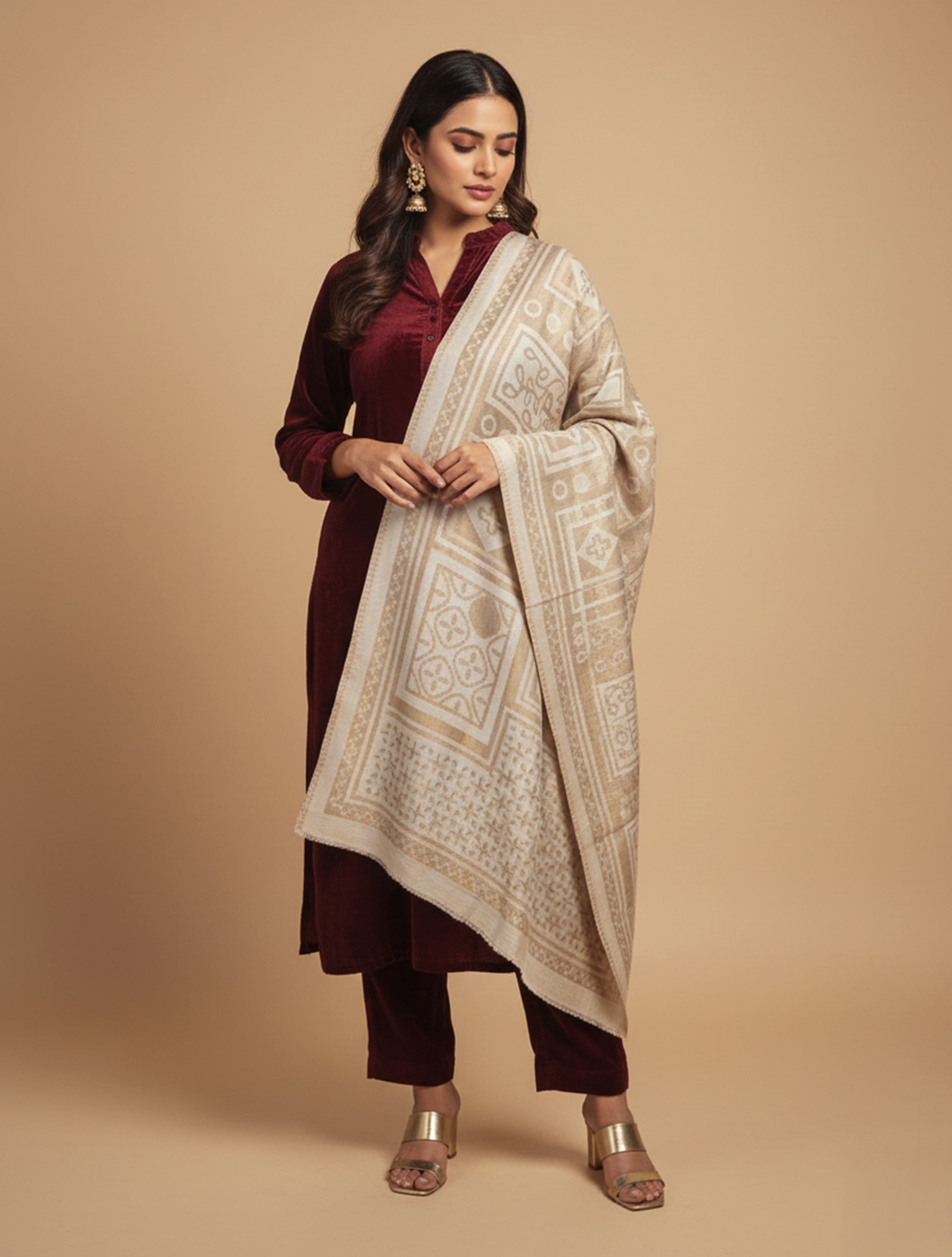 trueBrowns Beige Abstract Woollen Stole