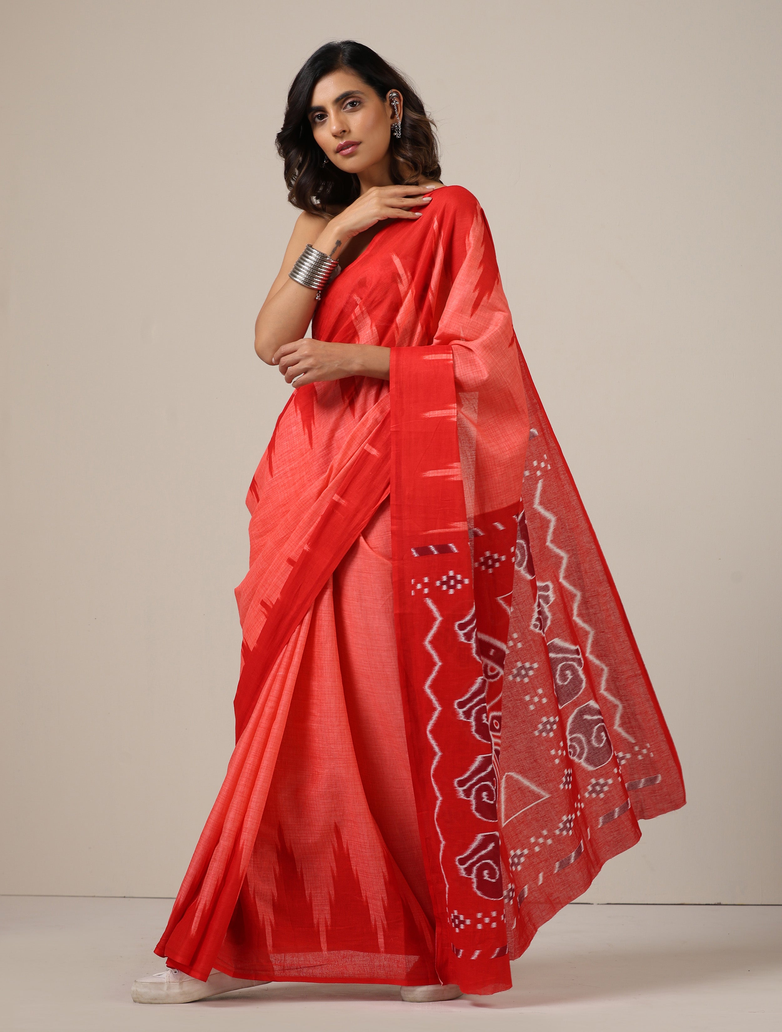 trueBrowns Red Ikat Print Saree With unstitched Blouse