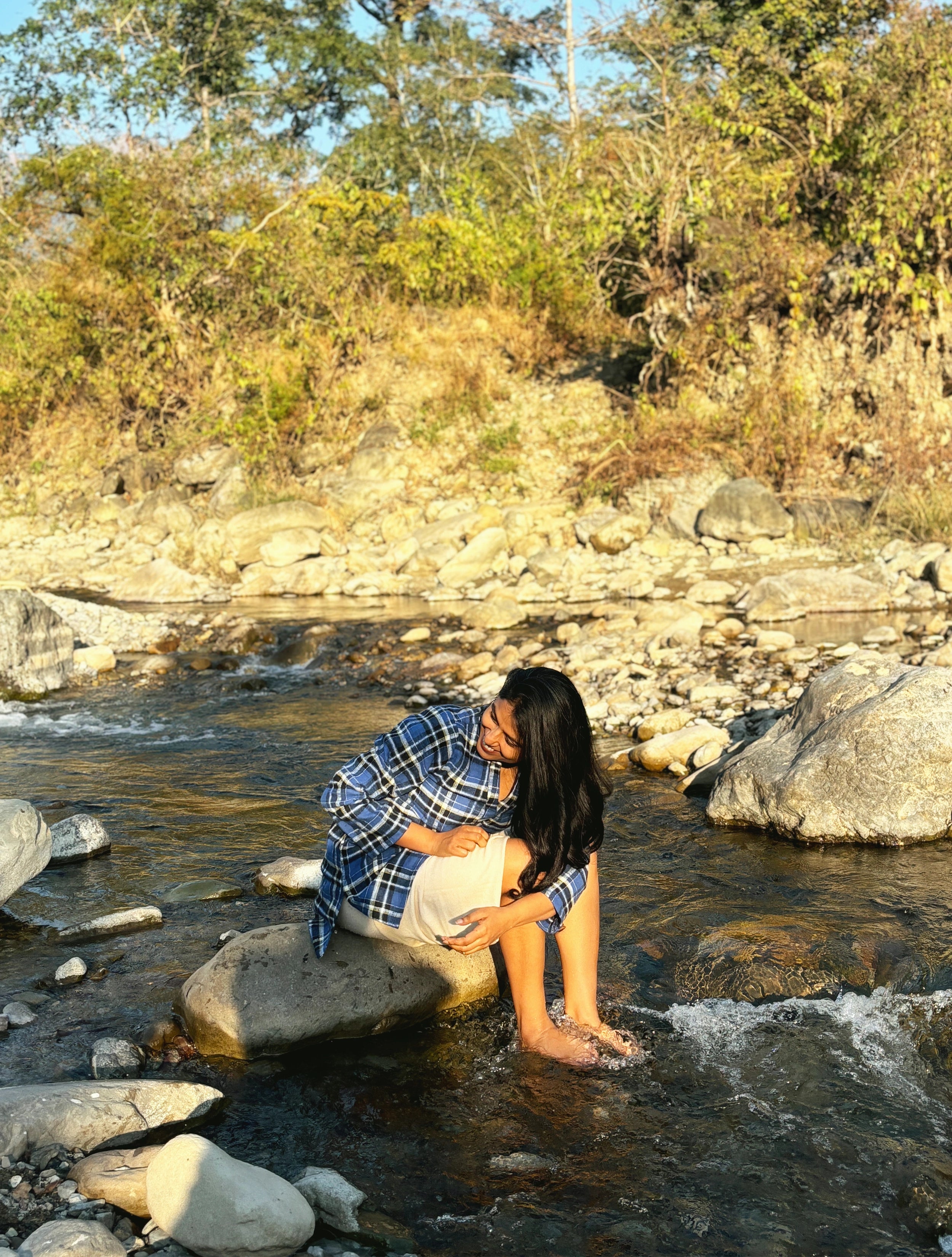 trueBrowns Blue Check Round V-Neck Woollen Top