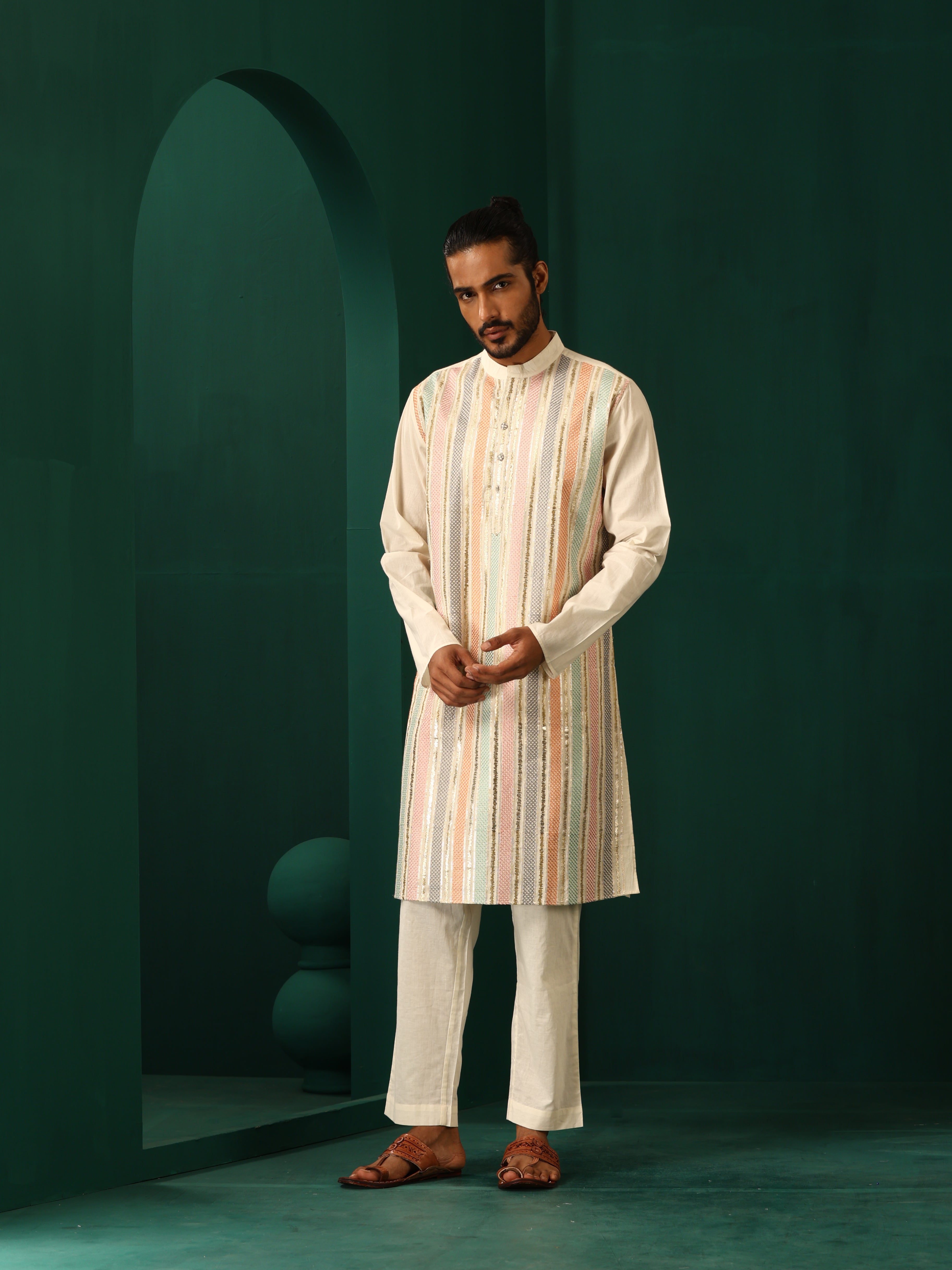trueBrowns Men Ivory Embroidered Striped Kurta