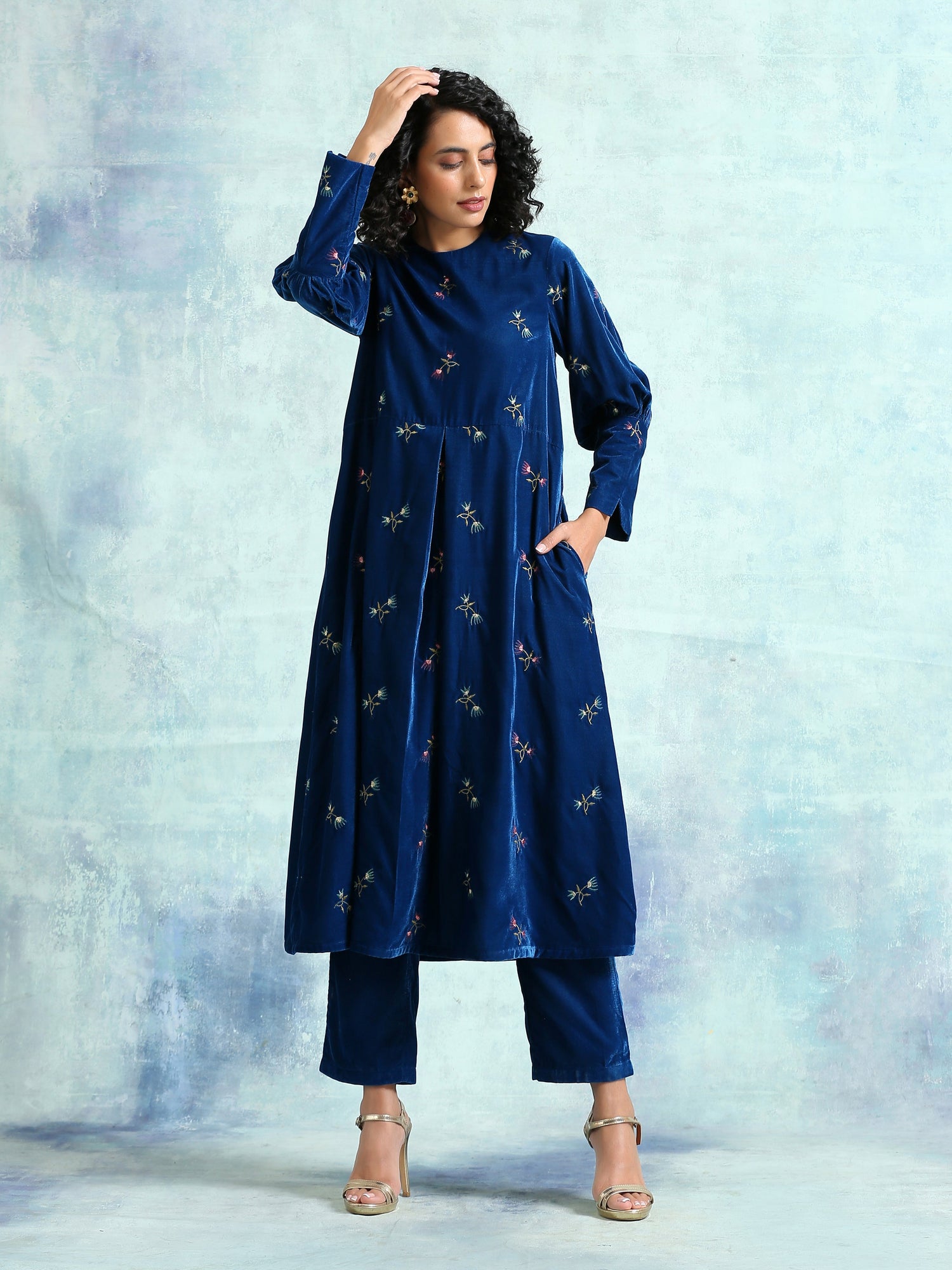 Blue Embroidered Velvet Puff Sleeve Kurta