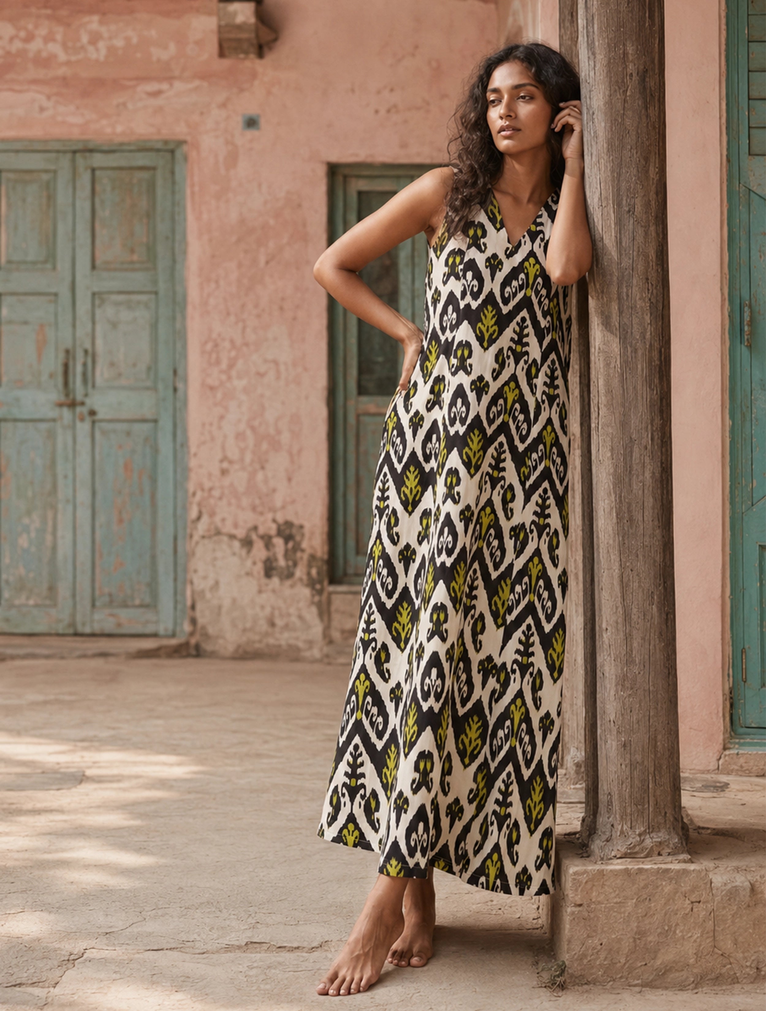 trueBrowns Black White Ikat Print Cotton Poplin Sleeveless Long Dress