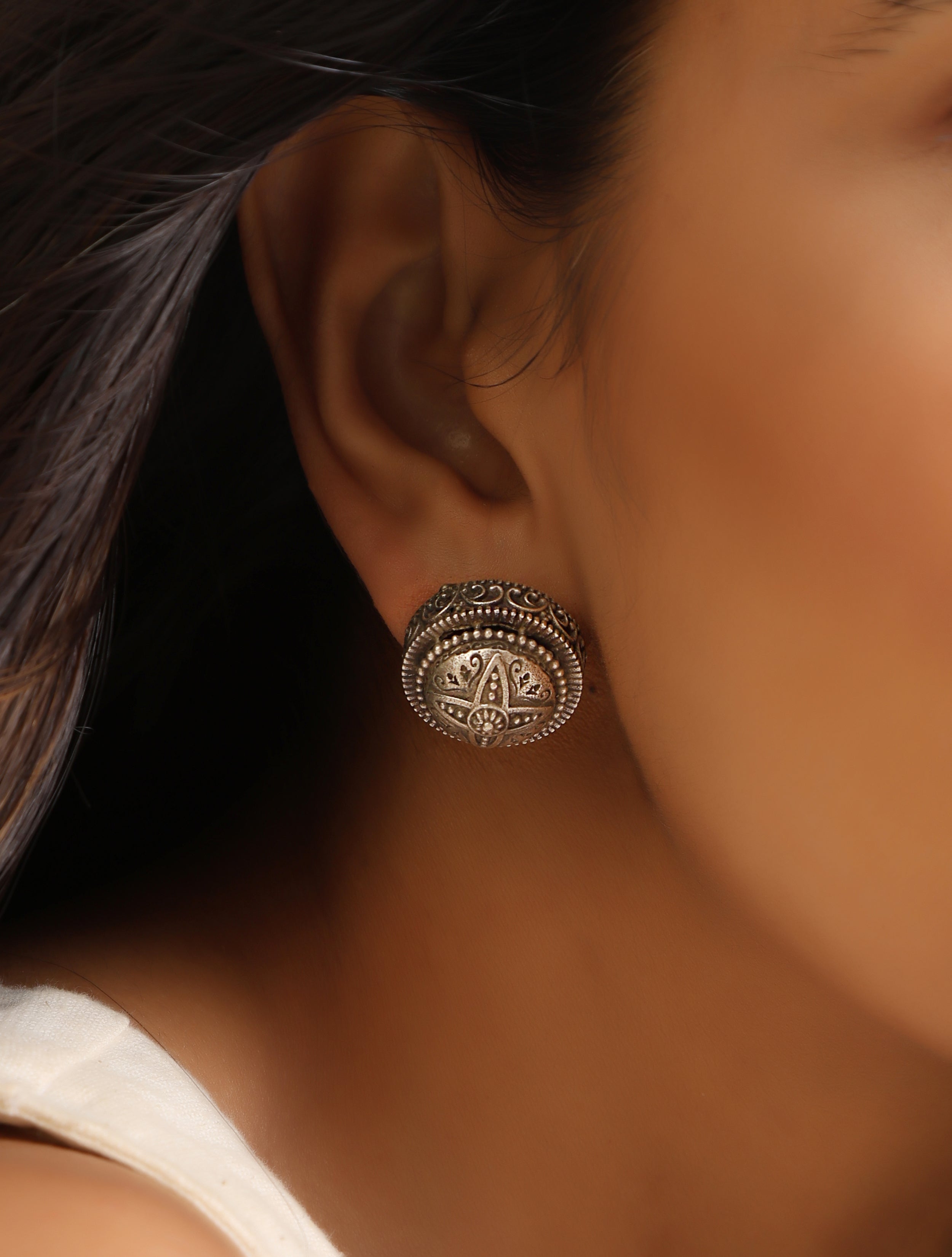 trueBrowns Silver Floral Stud Earrings