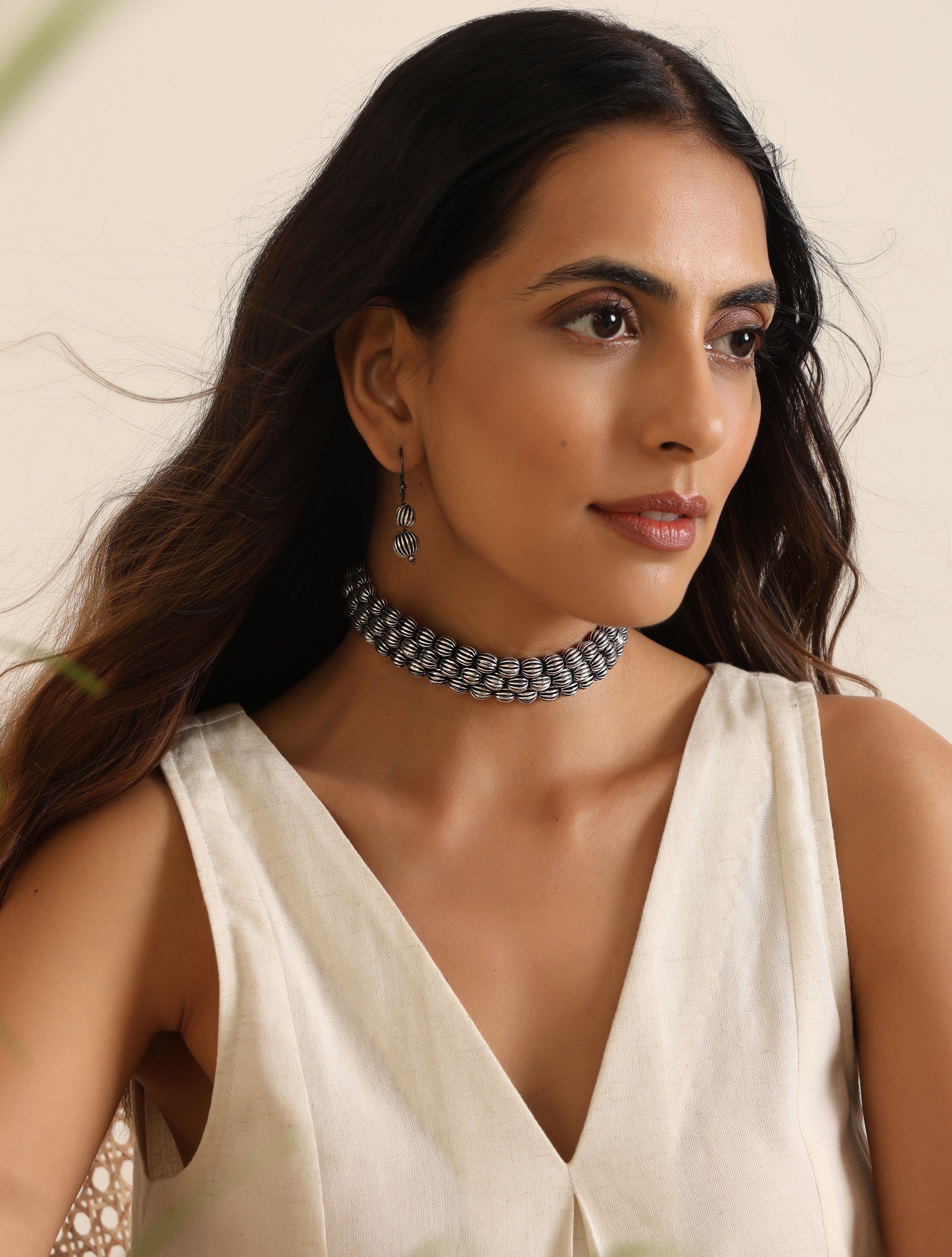 trueBrowns Silver Textured Bead Choker Set