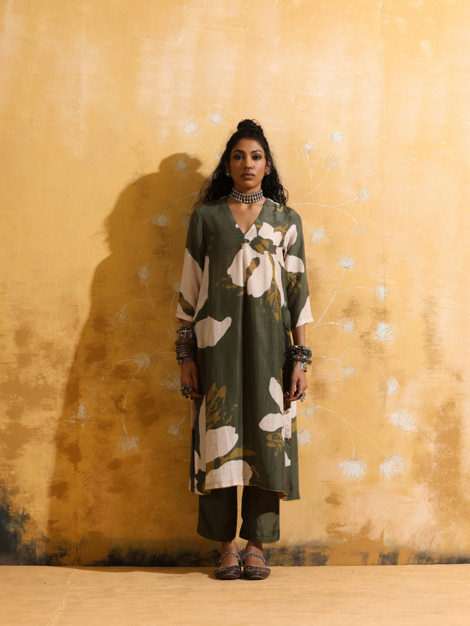 trueBrowns Green Cream Floral Print Muslin Silk Straight Kurta Set