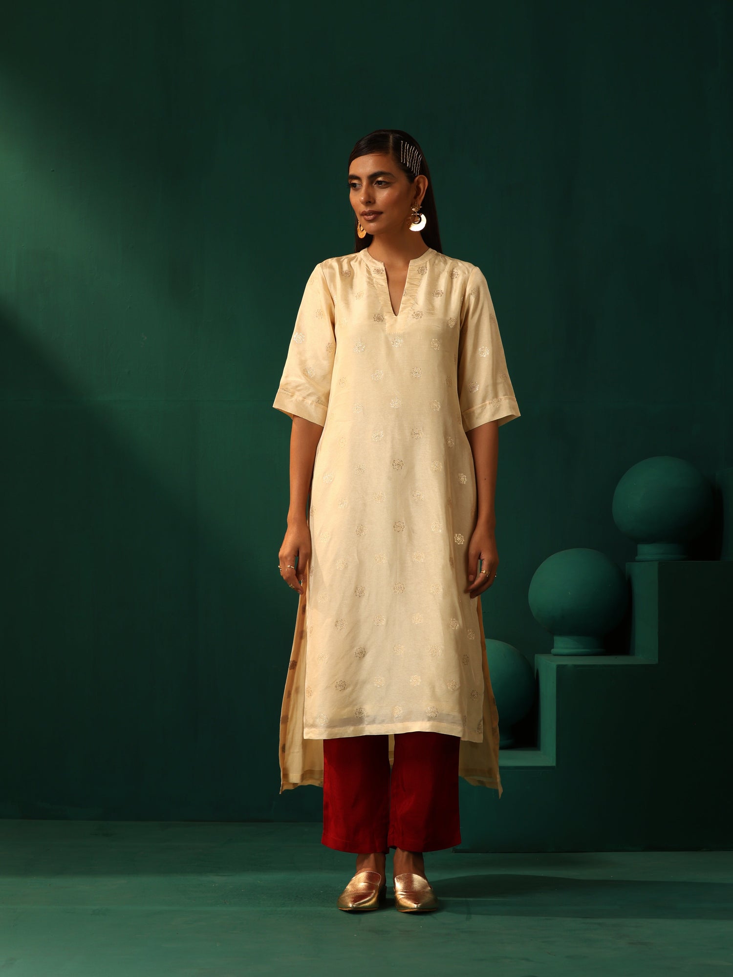 trueBrowns Ivory Geometric Floral Viscose Silk Kurta Pant Set