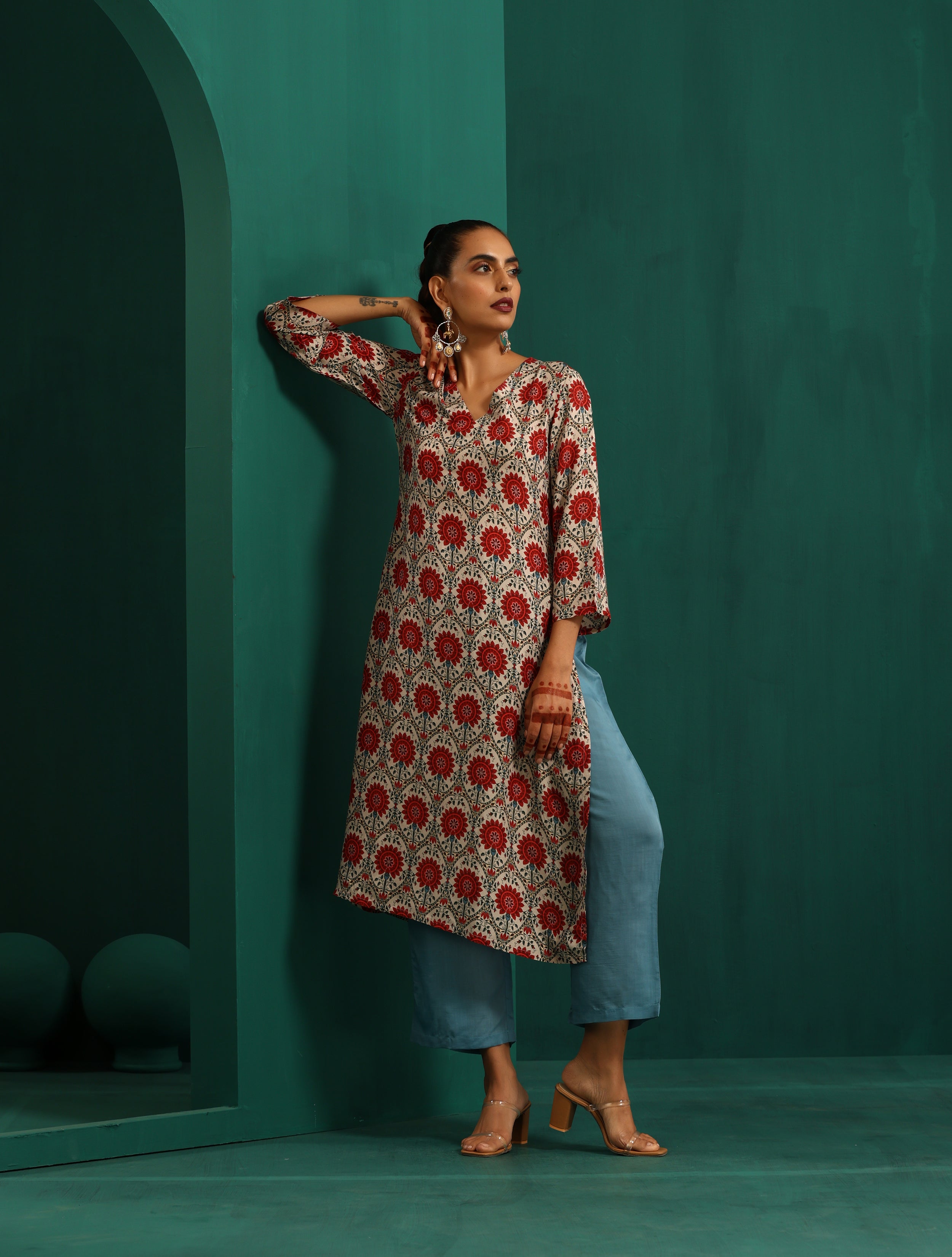 trueBrowns Ivory Red Floral Muslin Silk Printed Kurta Pant Set