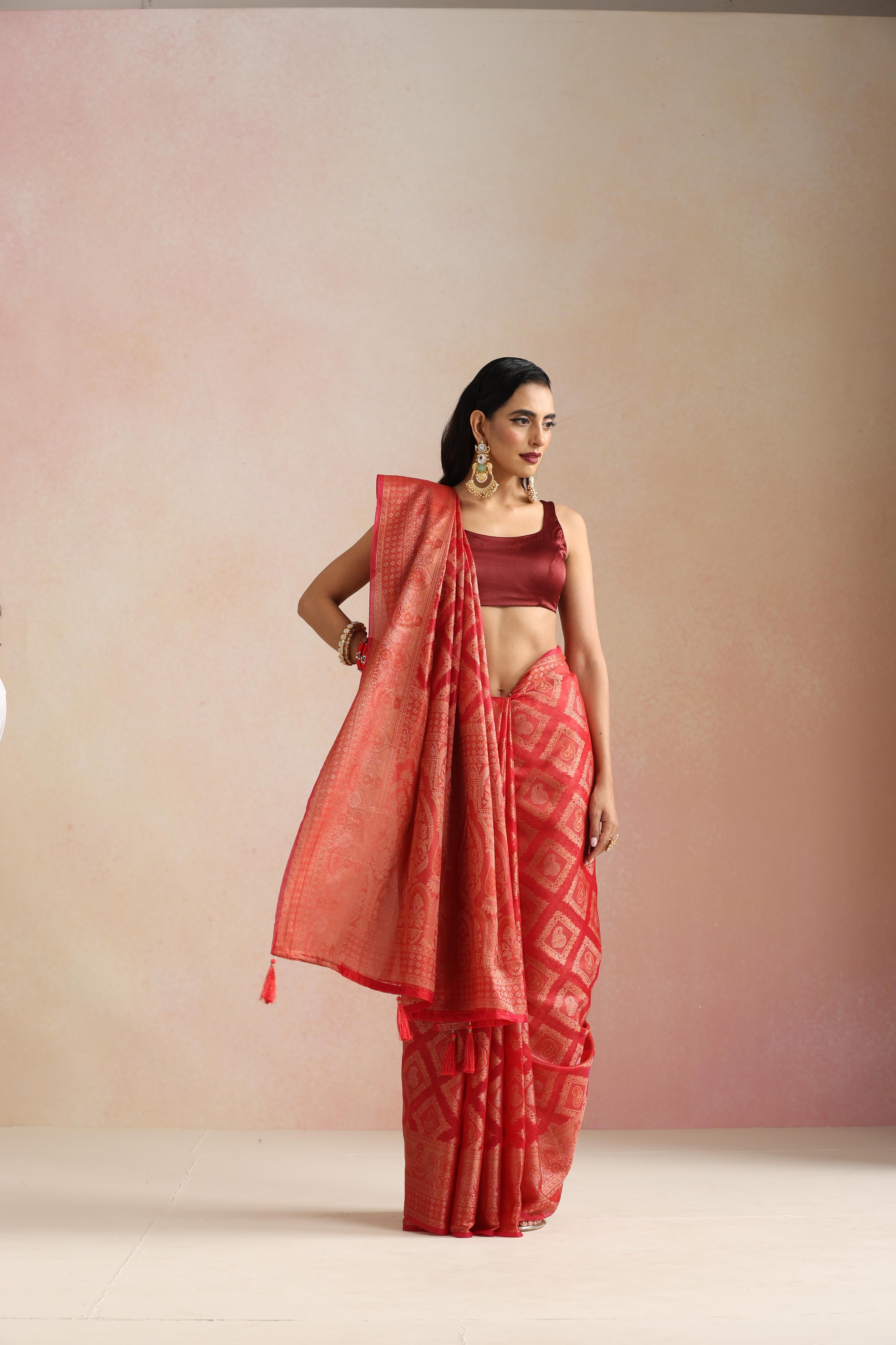 trueBrowns Red Gold Weave Banarasi Saree With Unstitched Blouse