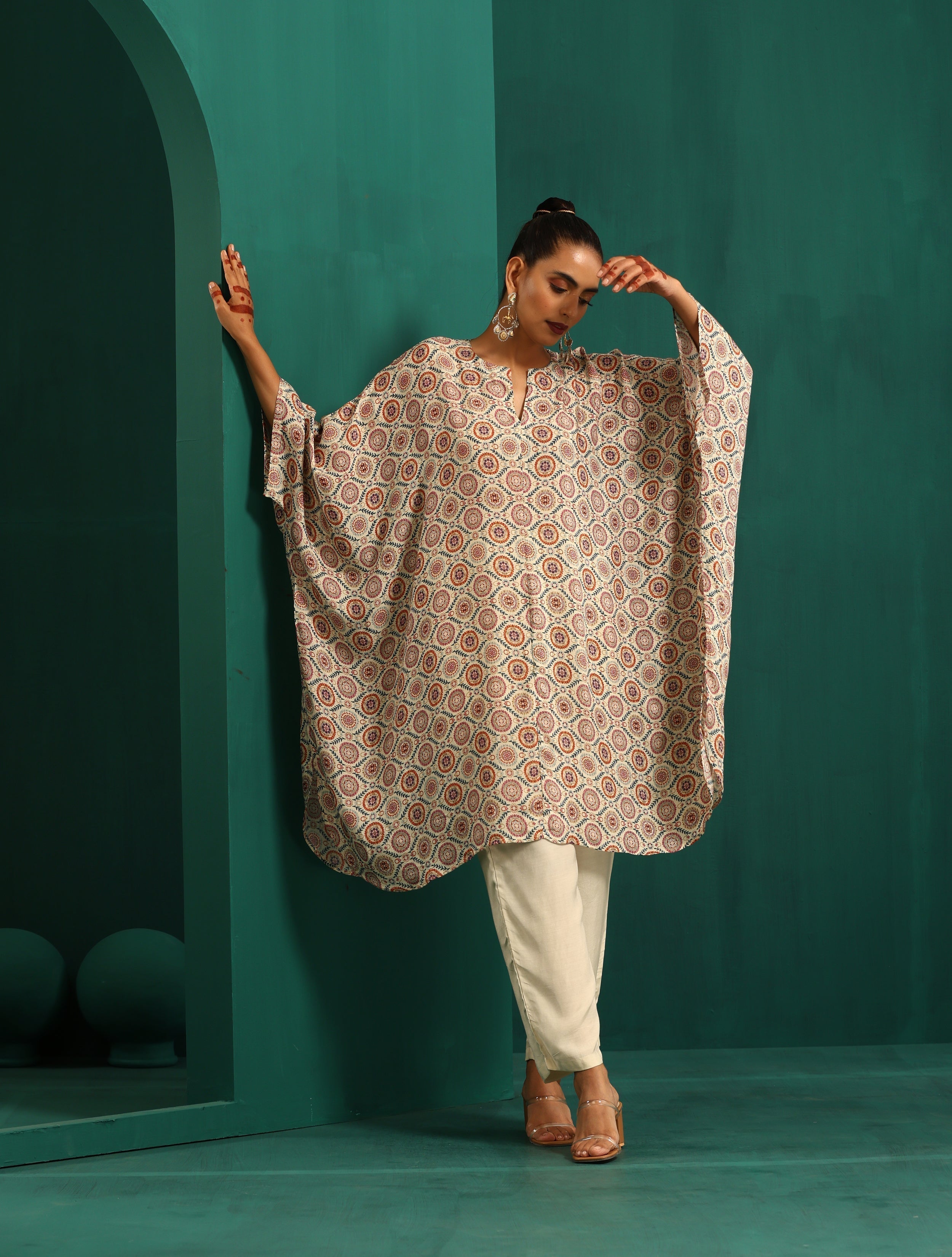 trueBrowns Off White Floral Muslin Silk Printed Kaftan Pant Set