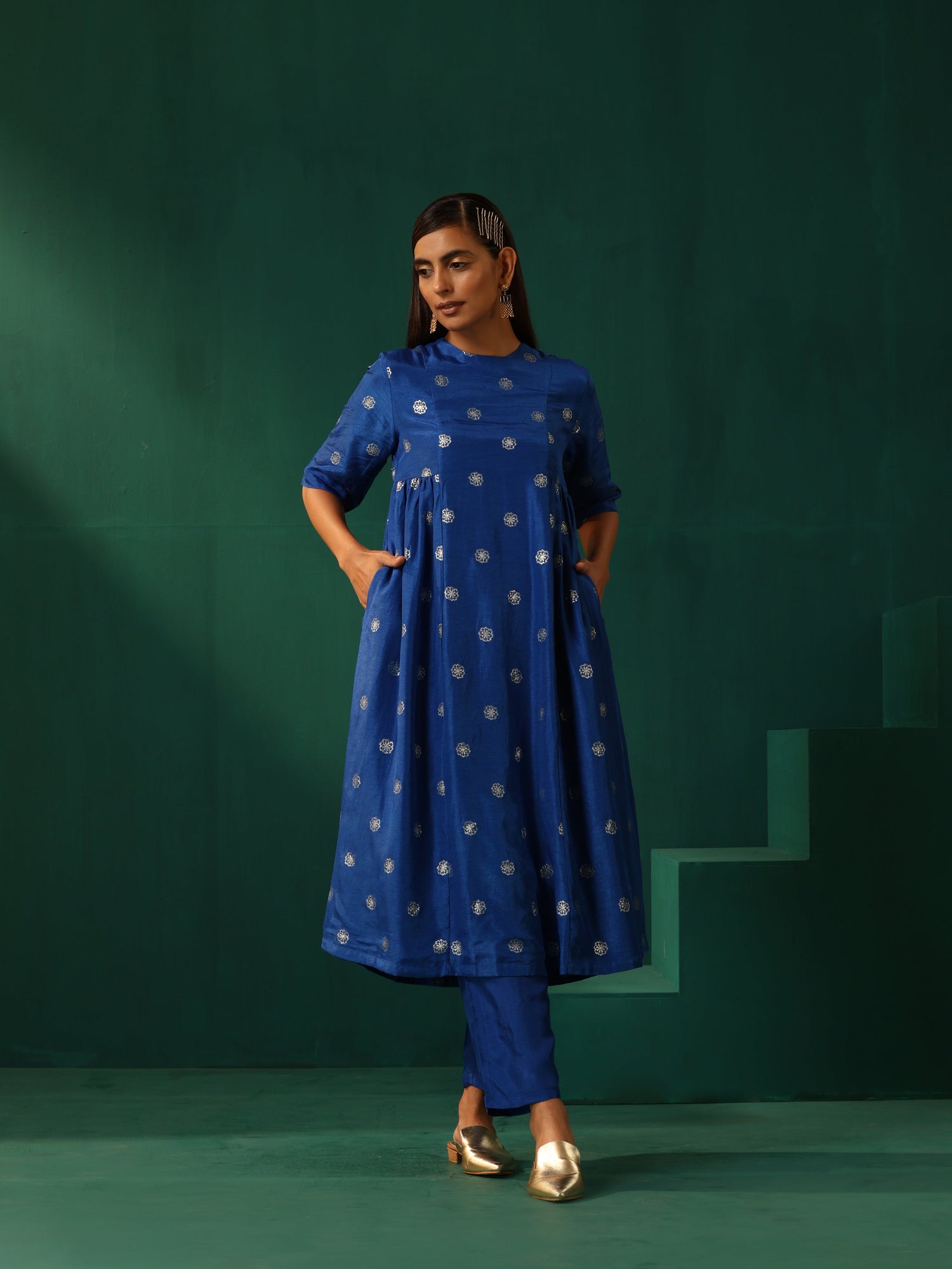 trueBrowns Royal Blue Geometric Floral Viscose Silk Kurta Pant Set