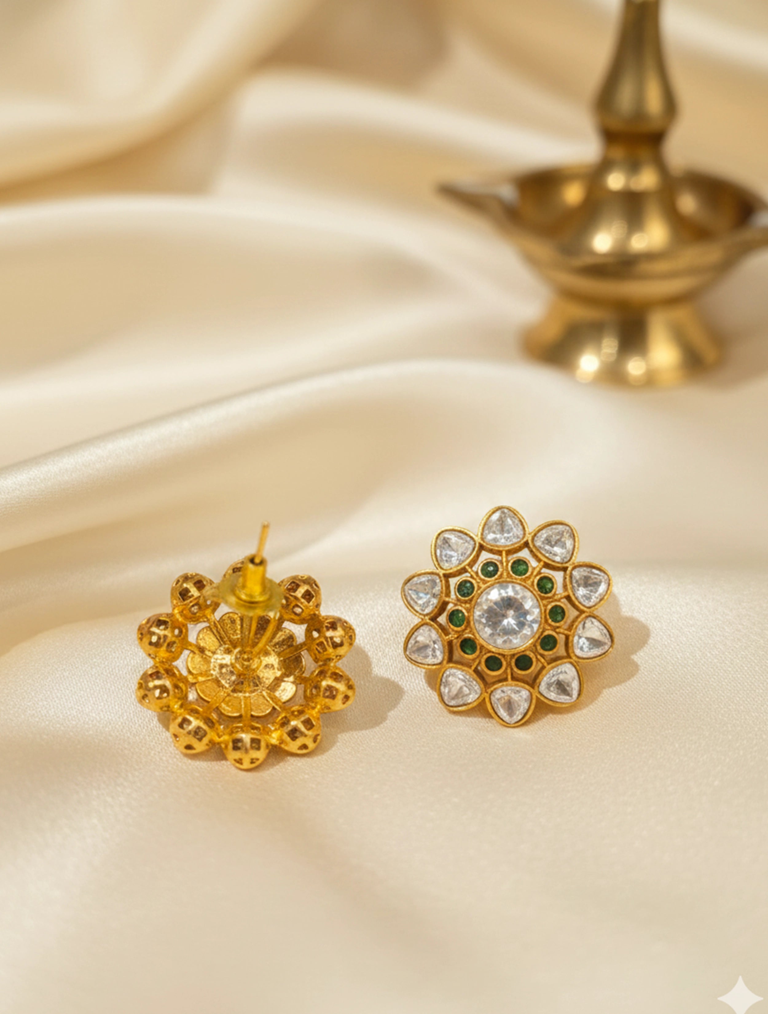 trueBrowns Golden Floral Studs