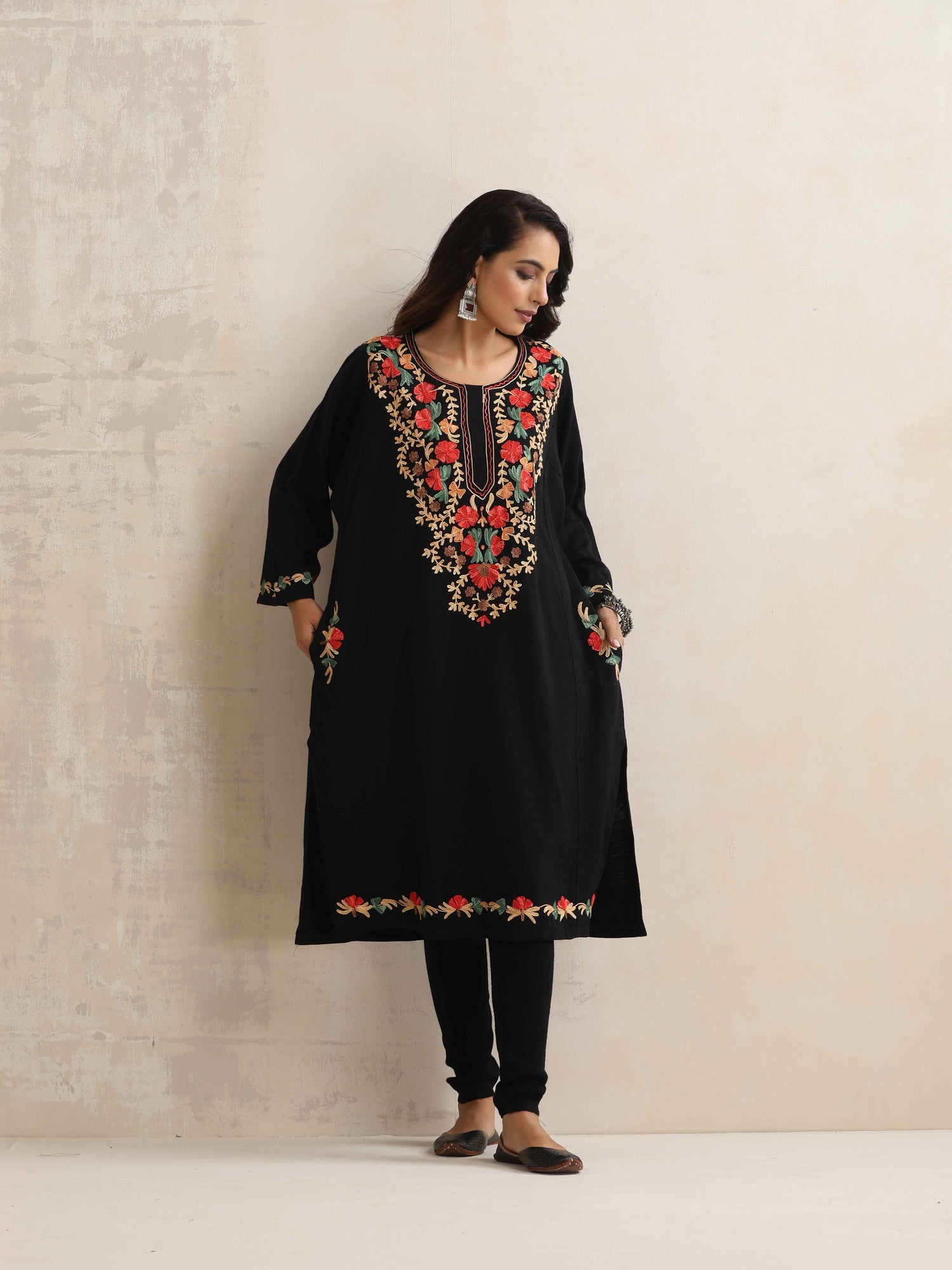 trueBrowns Black Kashmiri Embroidered Woollen Phiran Kurta