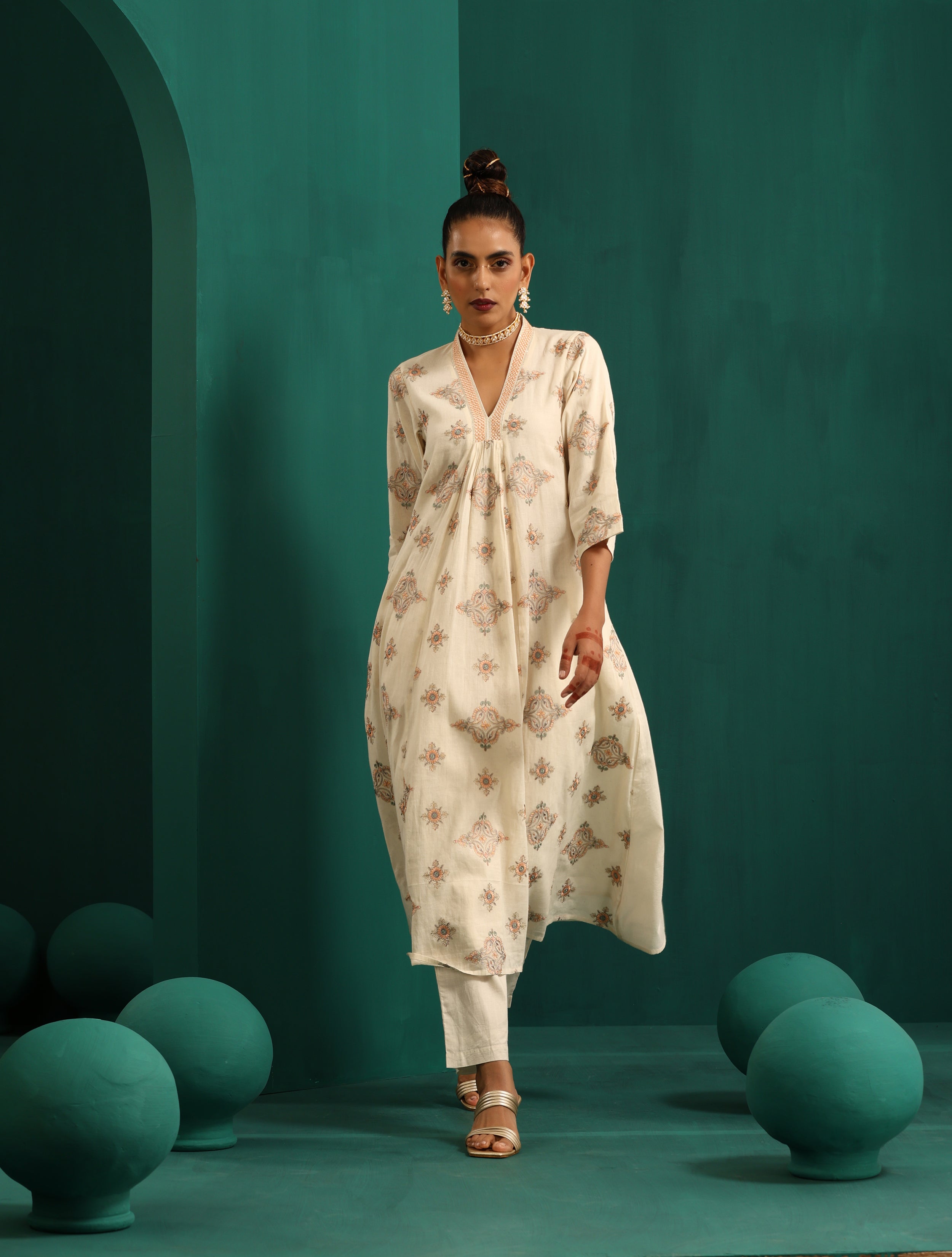 trueBrowns Ivory Peach Embroidered Kurta Pant Set