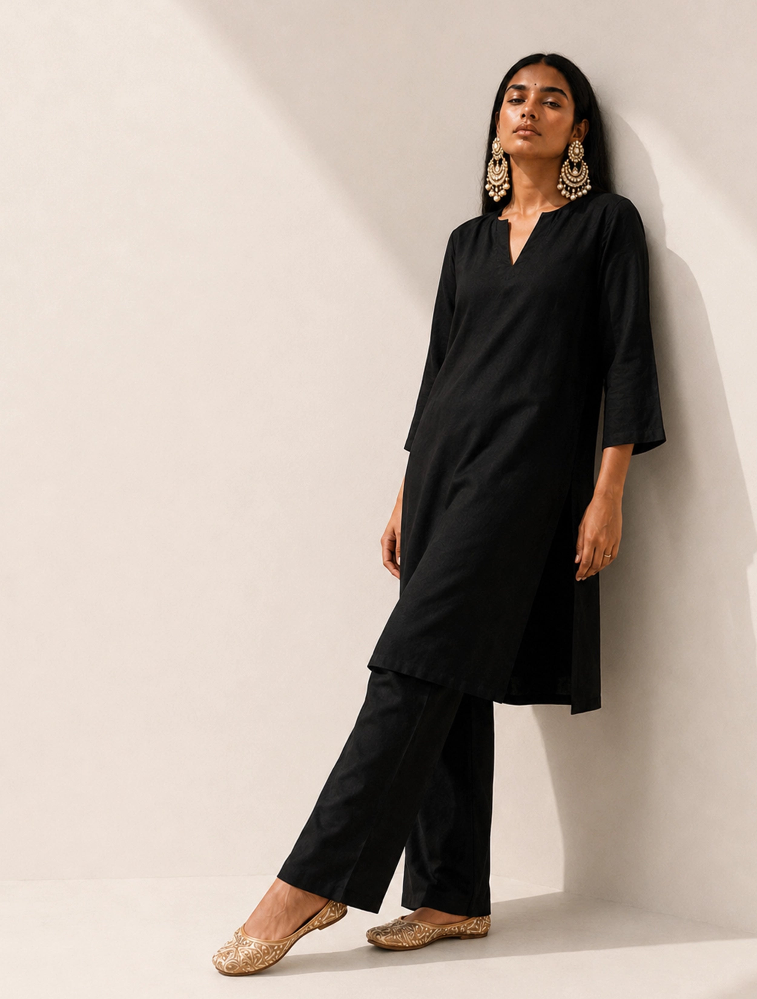 trueBrowns Black Solid Viscose Kurta Co-Ord Set