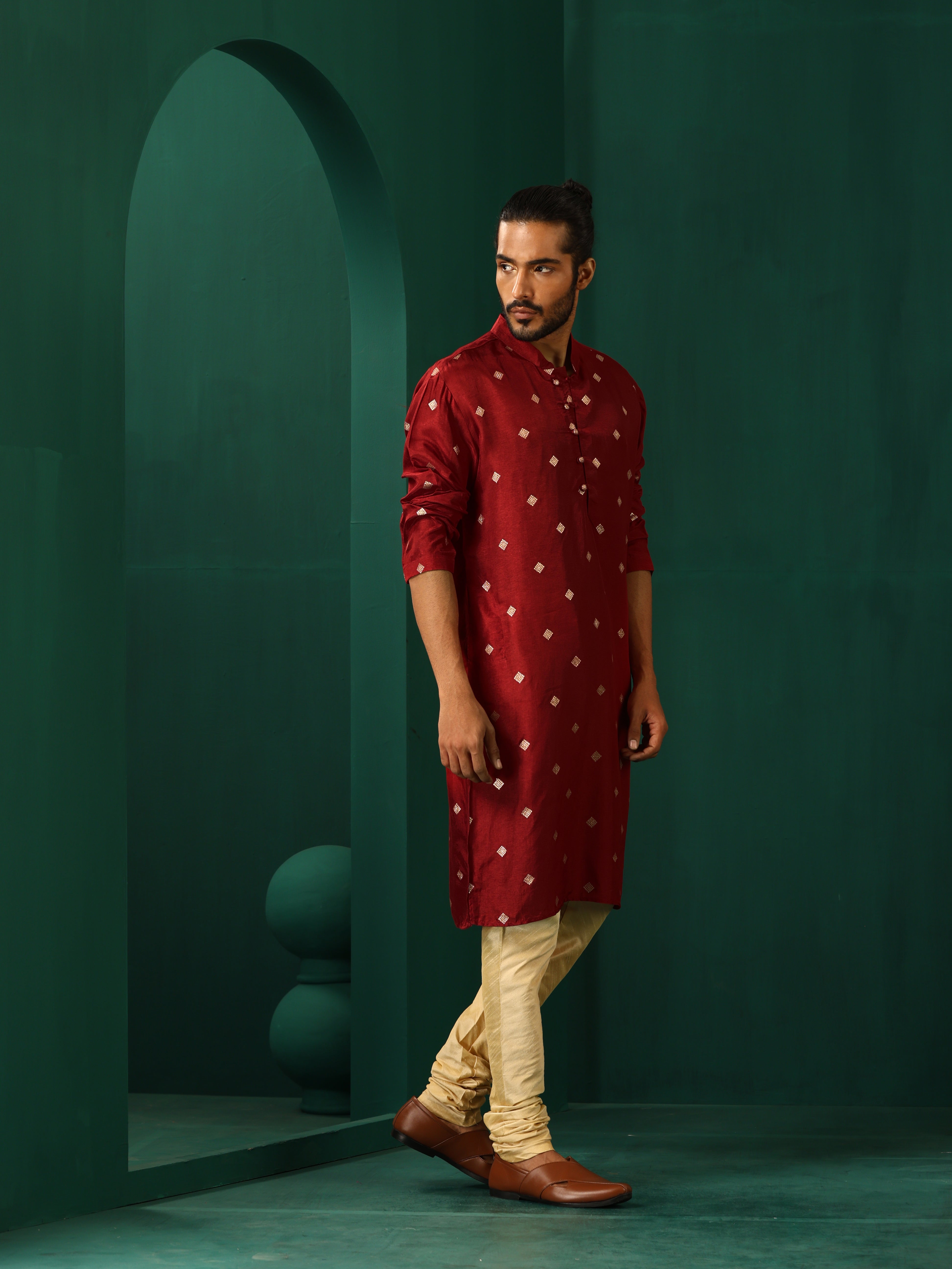 trueBrowns Men Maroon Diamond Viscose Silk Long Kurta