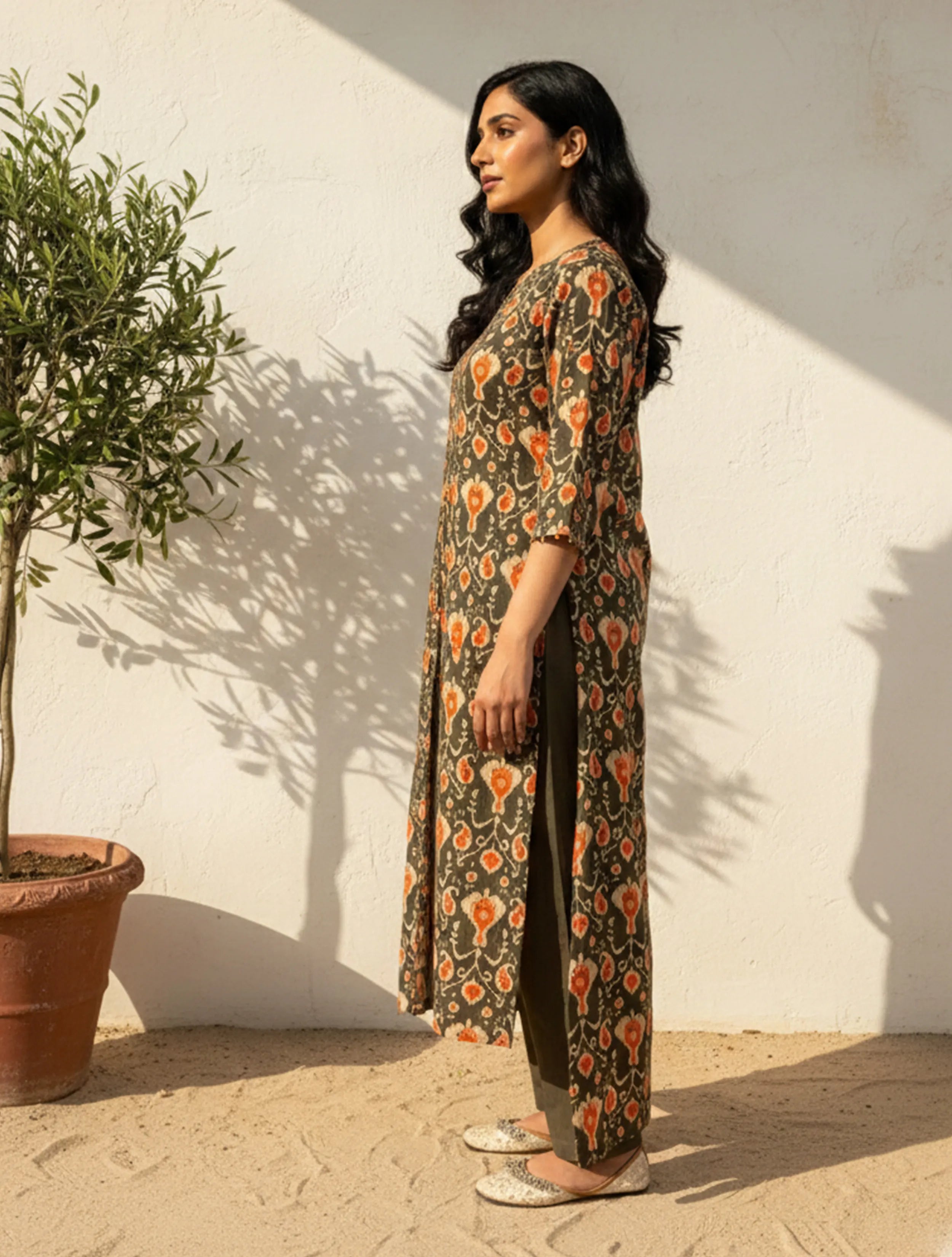 trueBrowns Grey Orange Ikat Print Cotton High-Low Kurta Set