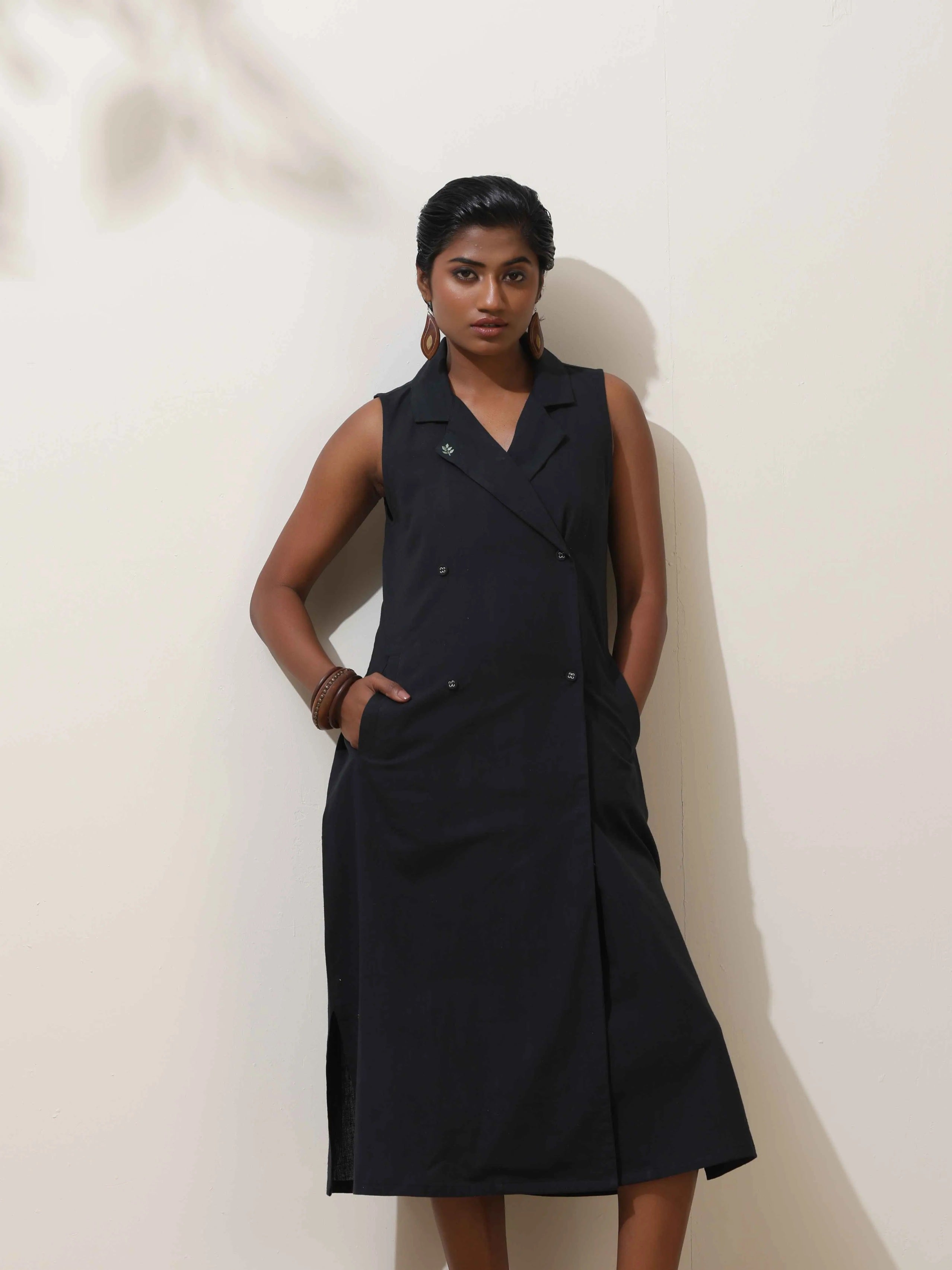 trueBrowns Black  Cotton Linen Dress