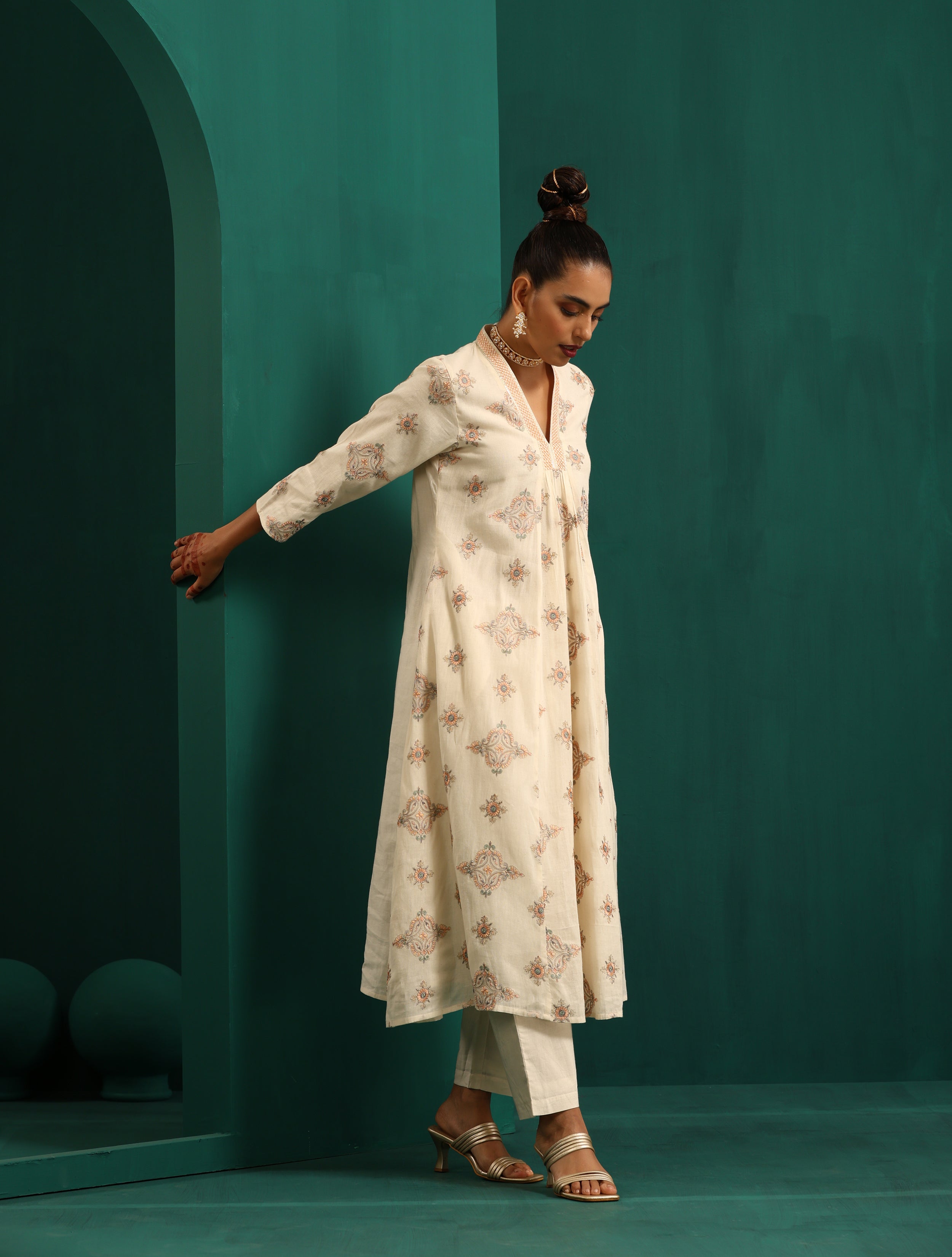 trueBrowns Ivory Peach Embroidered Kurta Pant Set