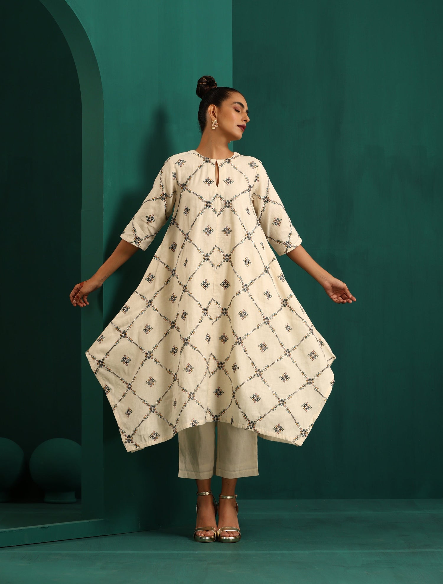trueBrowns Ivory Embroidered Kurta Pant Set