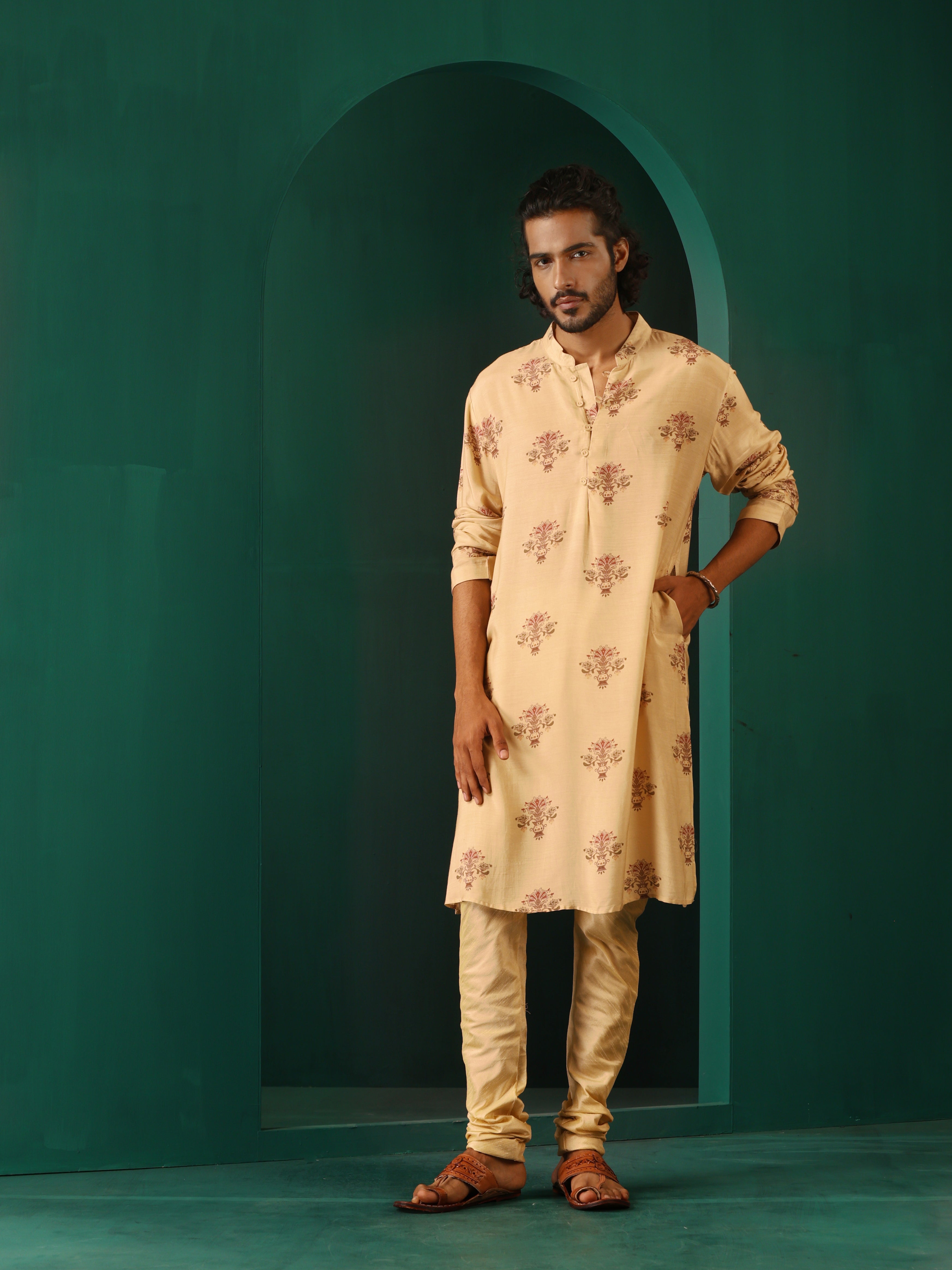 trueBrowns Men Beige Floral Bunch Muslin Silk Printed Long Kurta