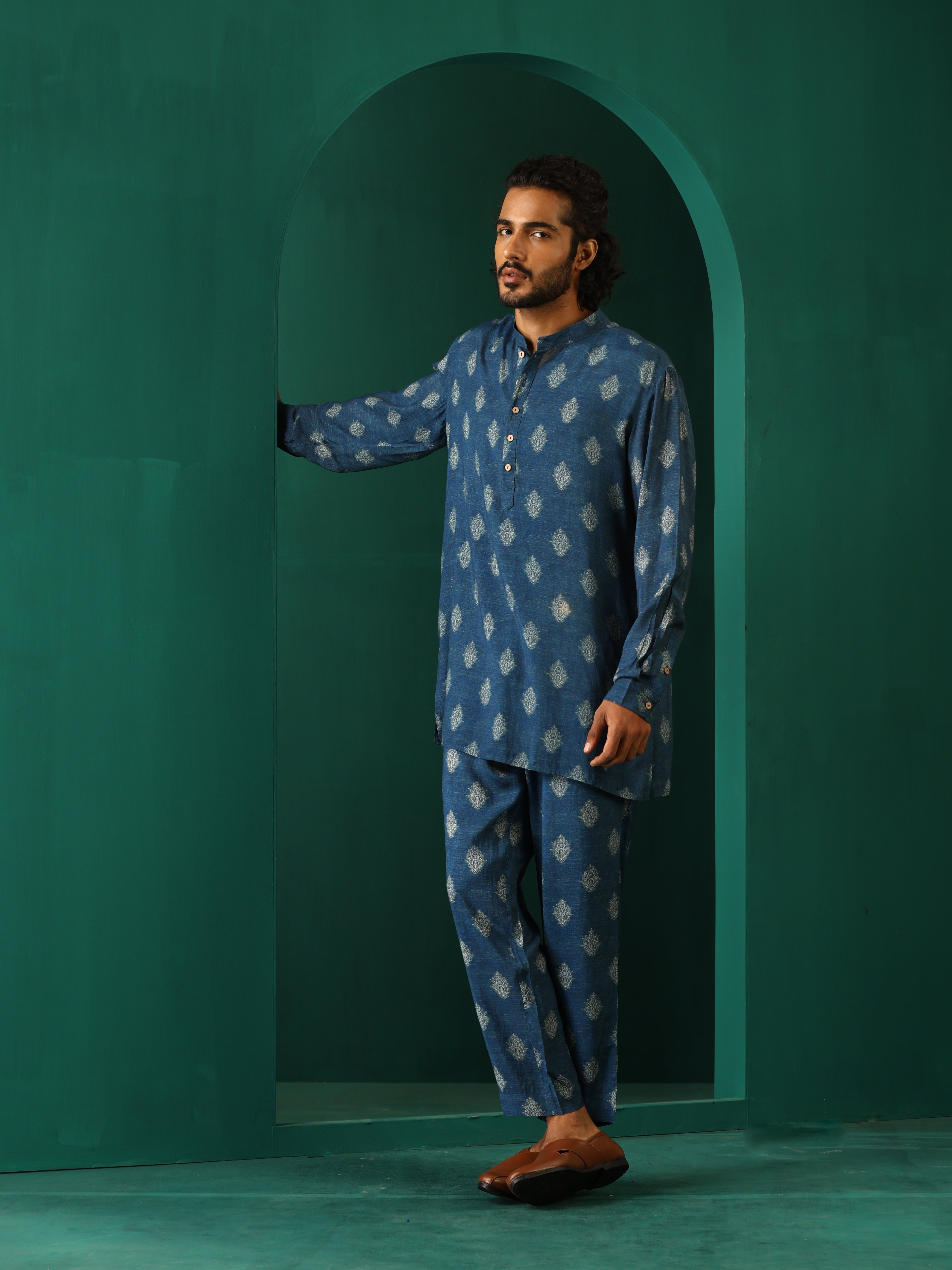 trueBrowns Men Blue Floral Muslin Silk Printed Co-ord Set