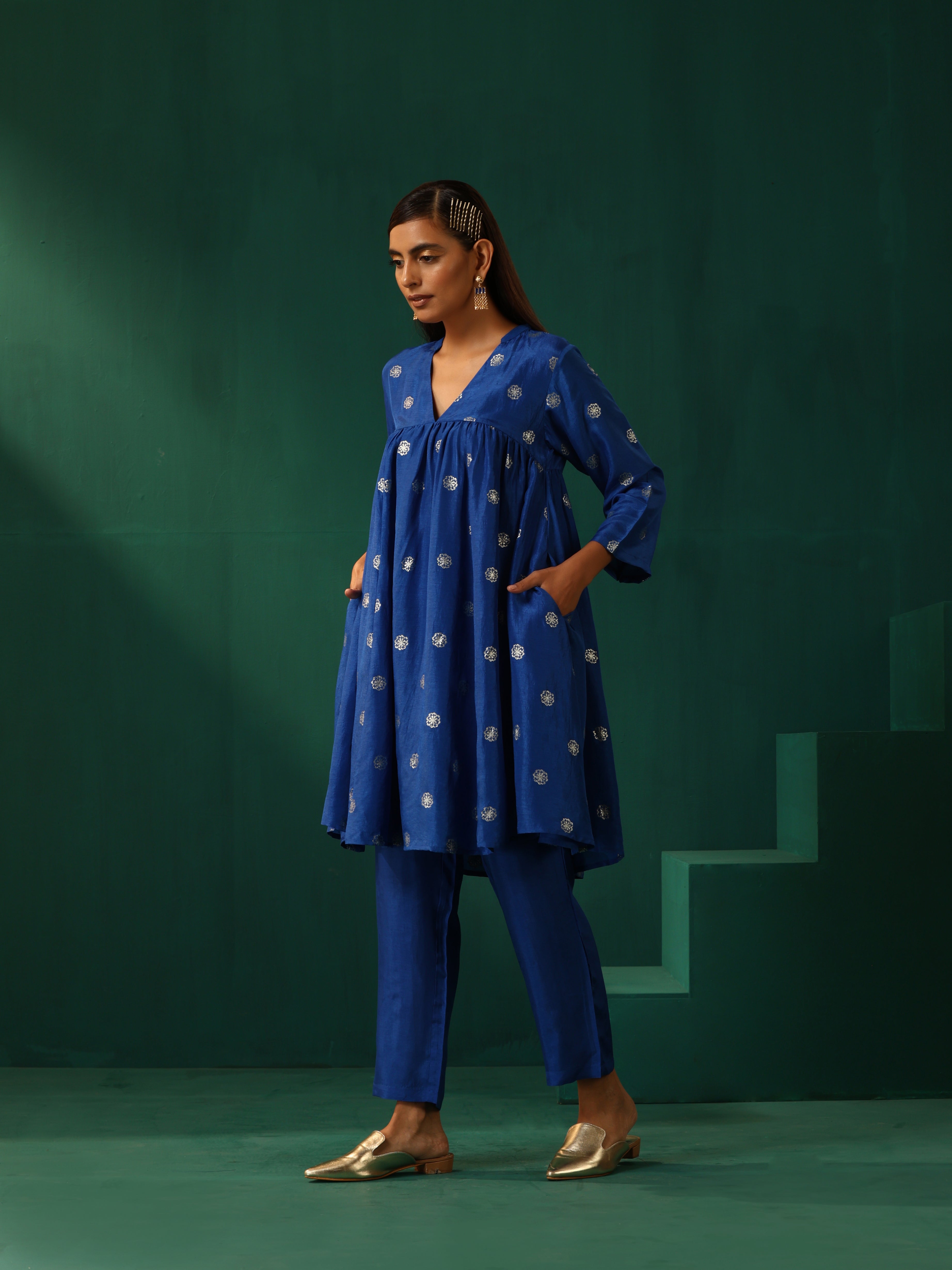 trueBrowns Royal Blue Geometric Floral Viscose Silk Co-ord Set