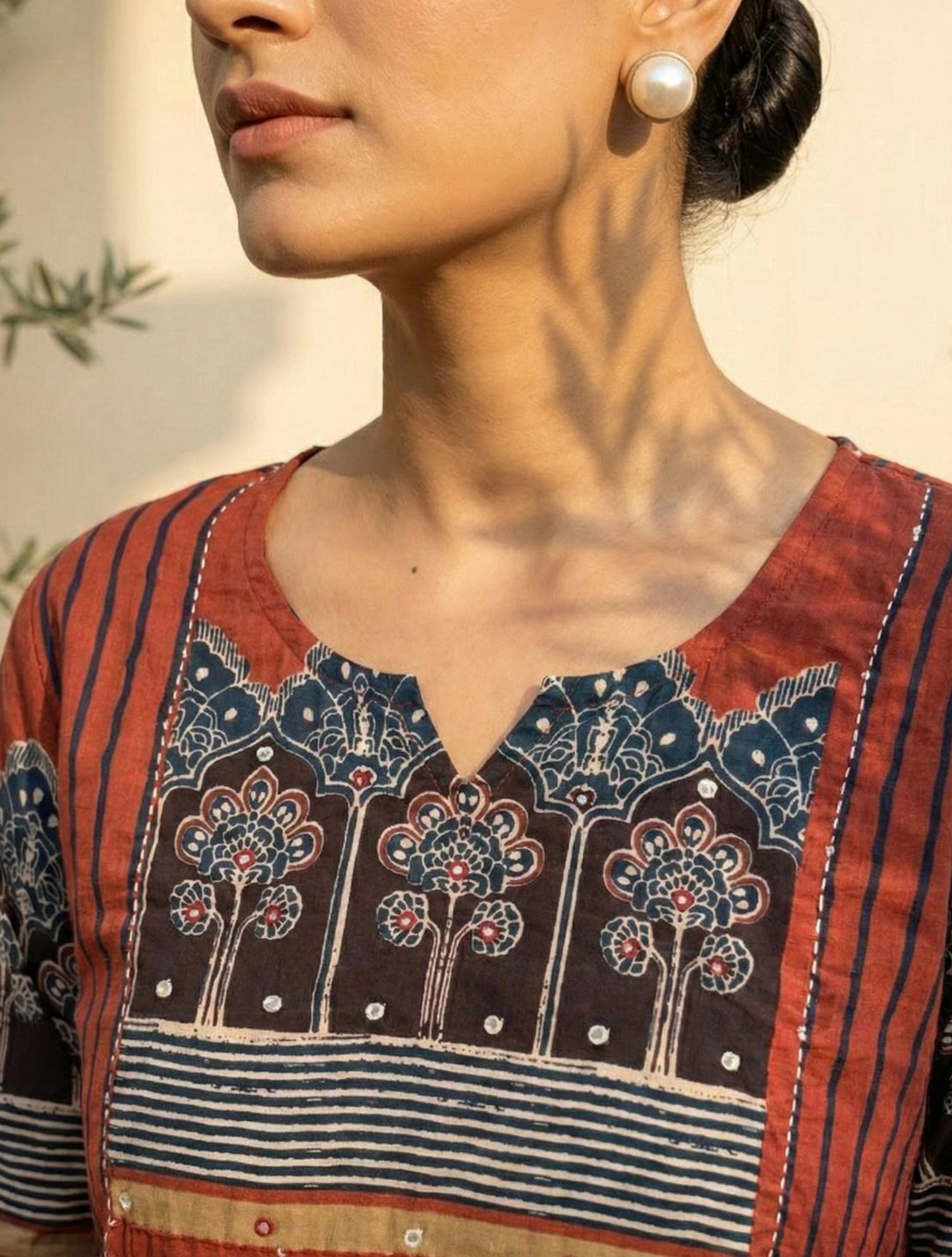 trueBrowns Maroon Printed Round With V Neck Kurta Pant Dupatta Set