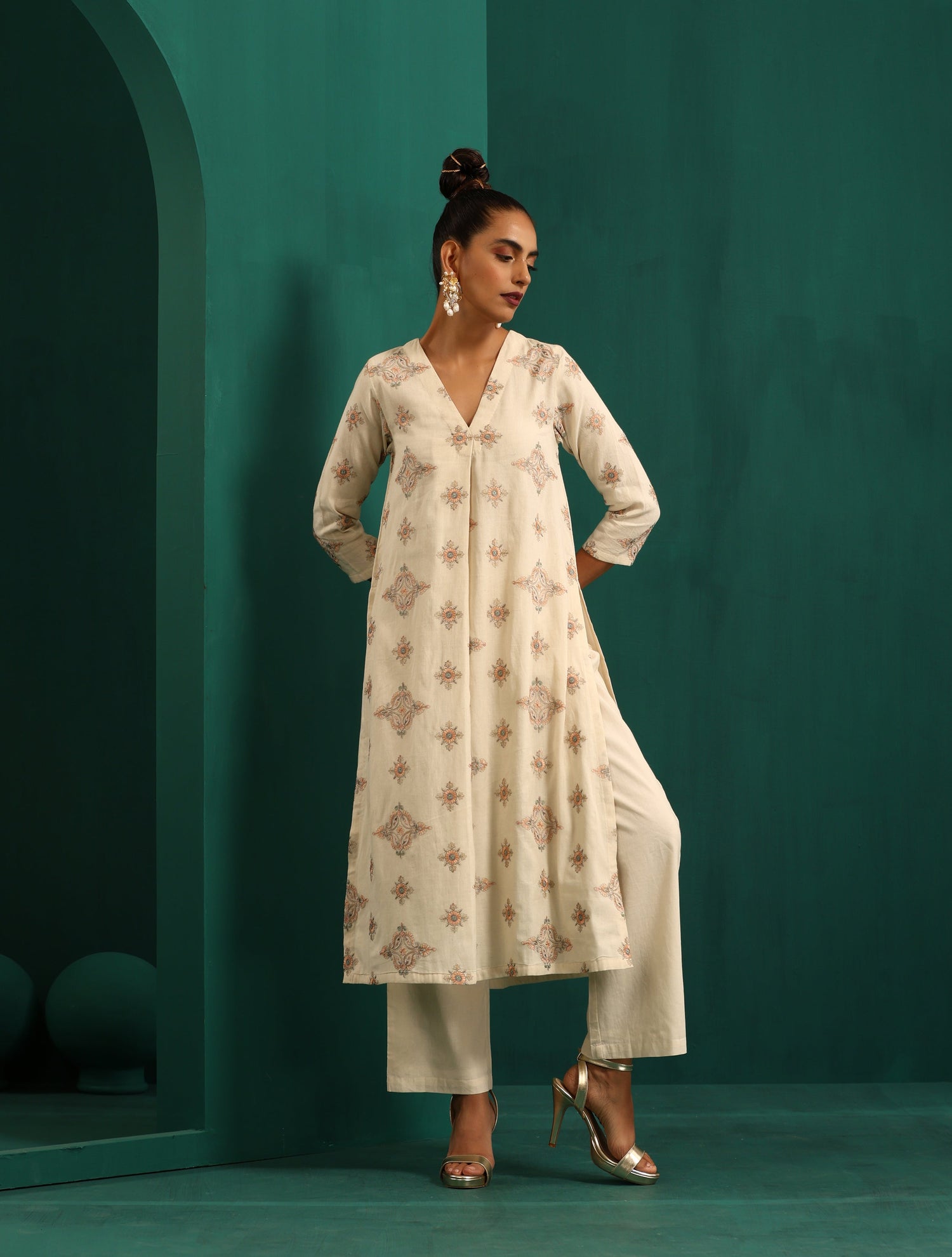 trueBrowns Ivory Peach Embroidered Slit Kurta Pant Set