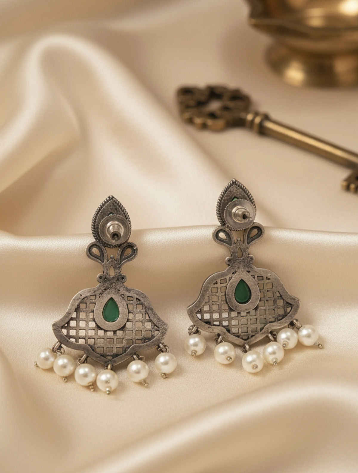 trueBrowns Emerald Pearl Earrings
