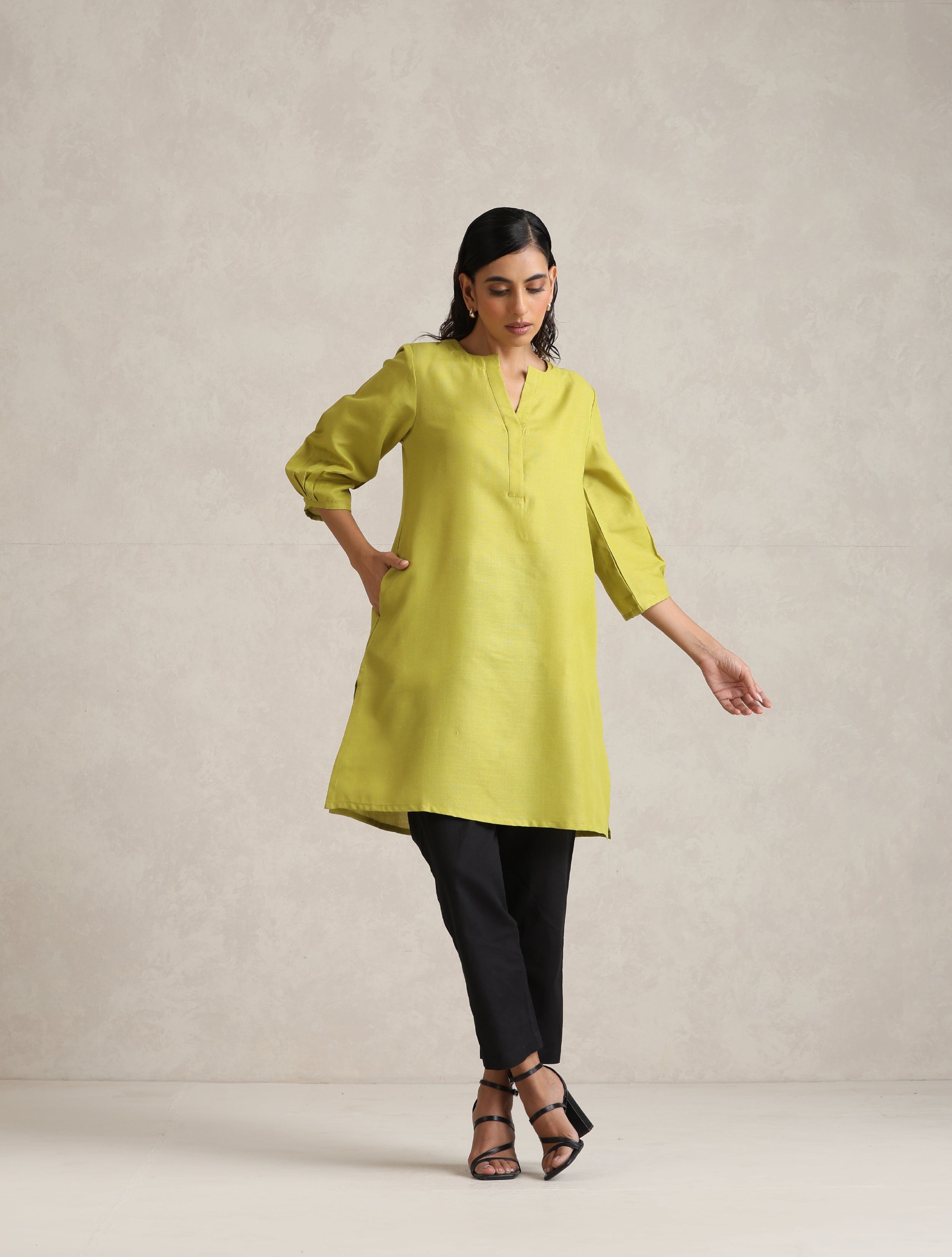 trueBrowns Green Cotton Blend Short Kurta