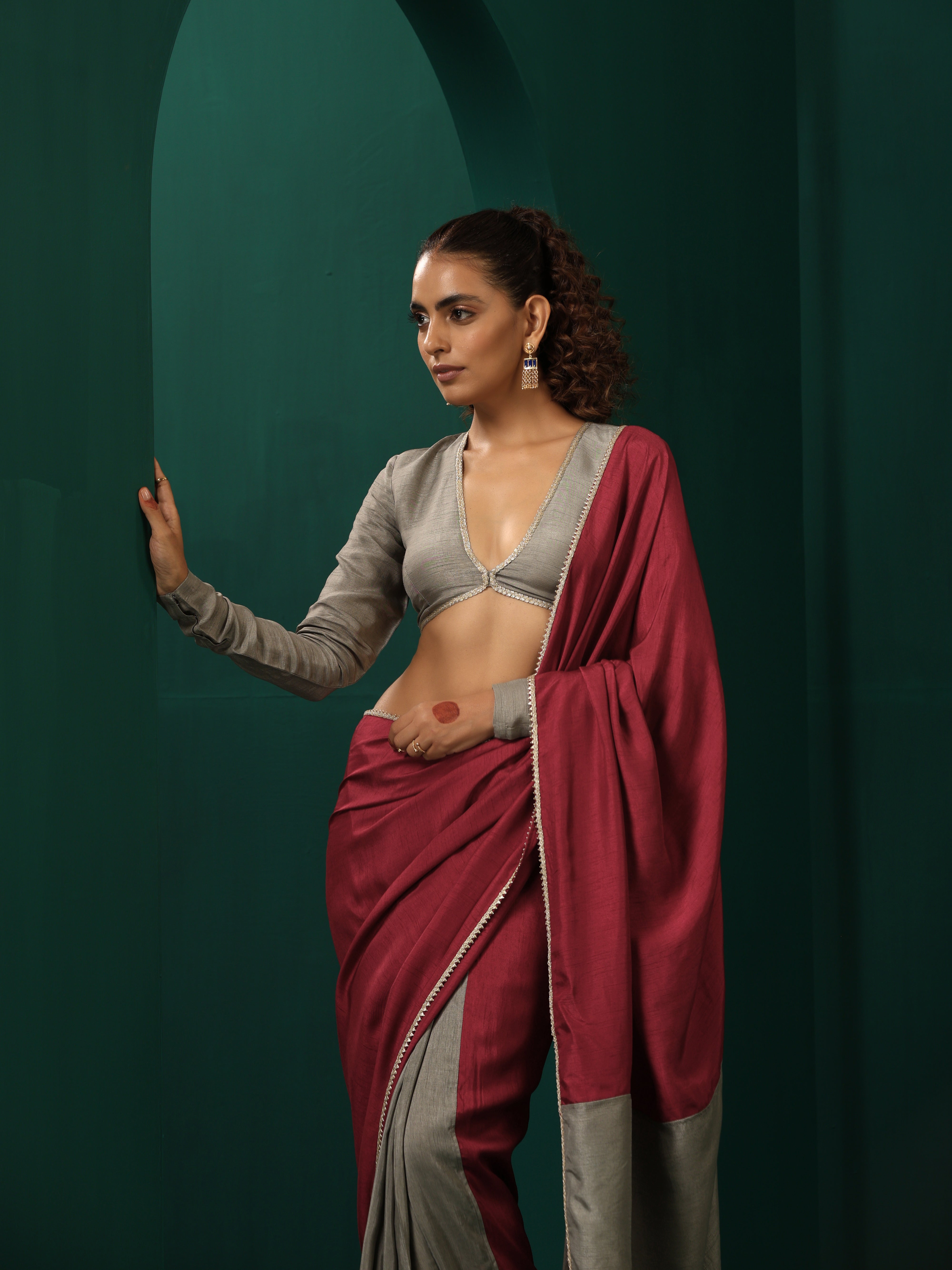 trueBrowns Grey Maroon Silk Ready To Wear Saree
