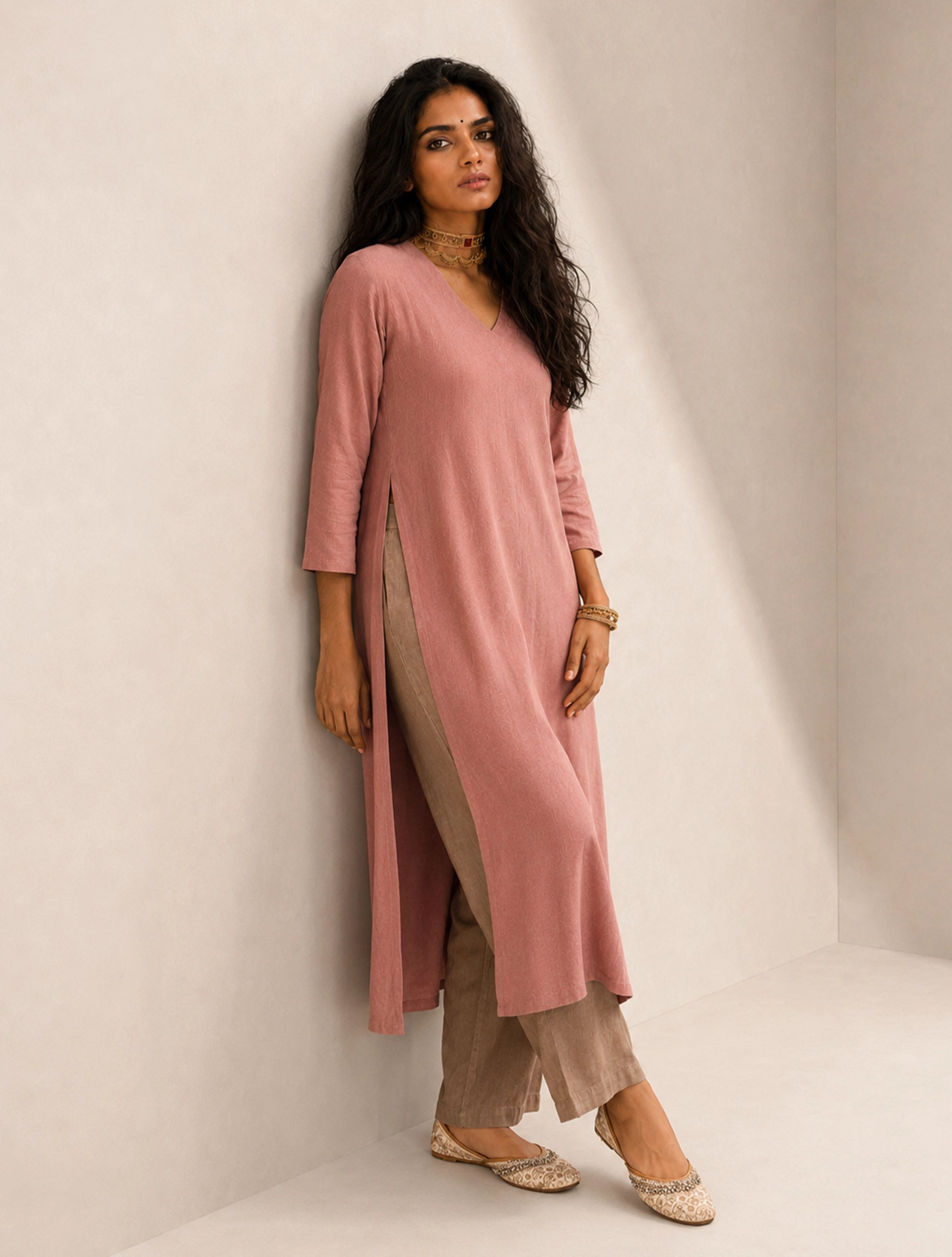 trueBrowns Pink Solid Viscose High-Slit Kurta Set