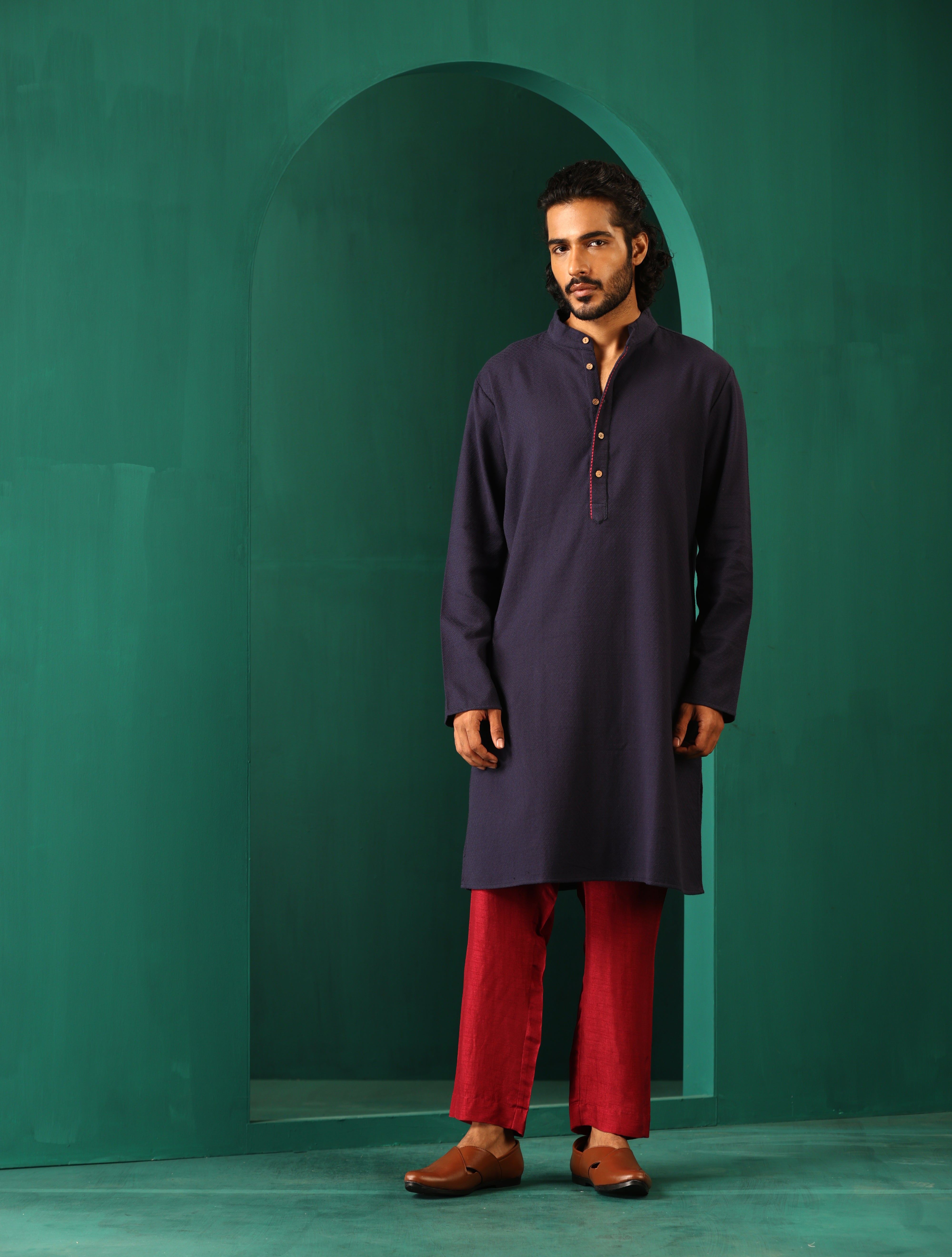 trueBrowns Men Navy Dobby Textured Kurta