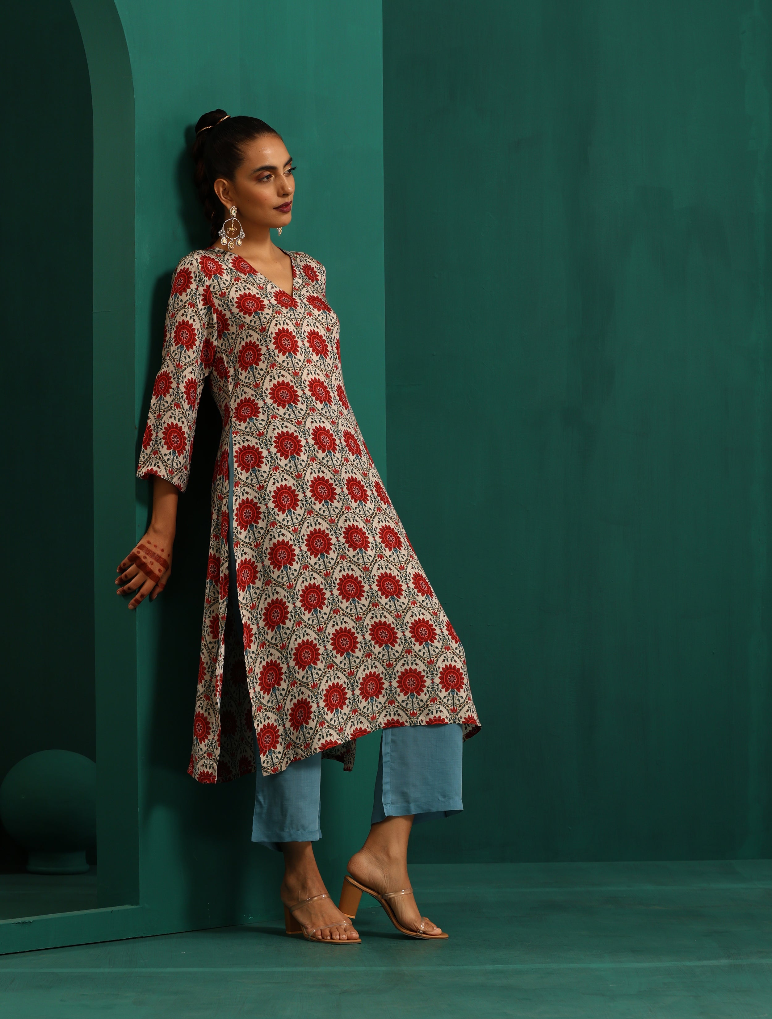 trueBrowns Ivory Red Floral Muslin Silk Printed Kurta Pant Set