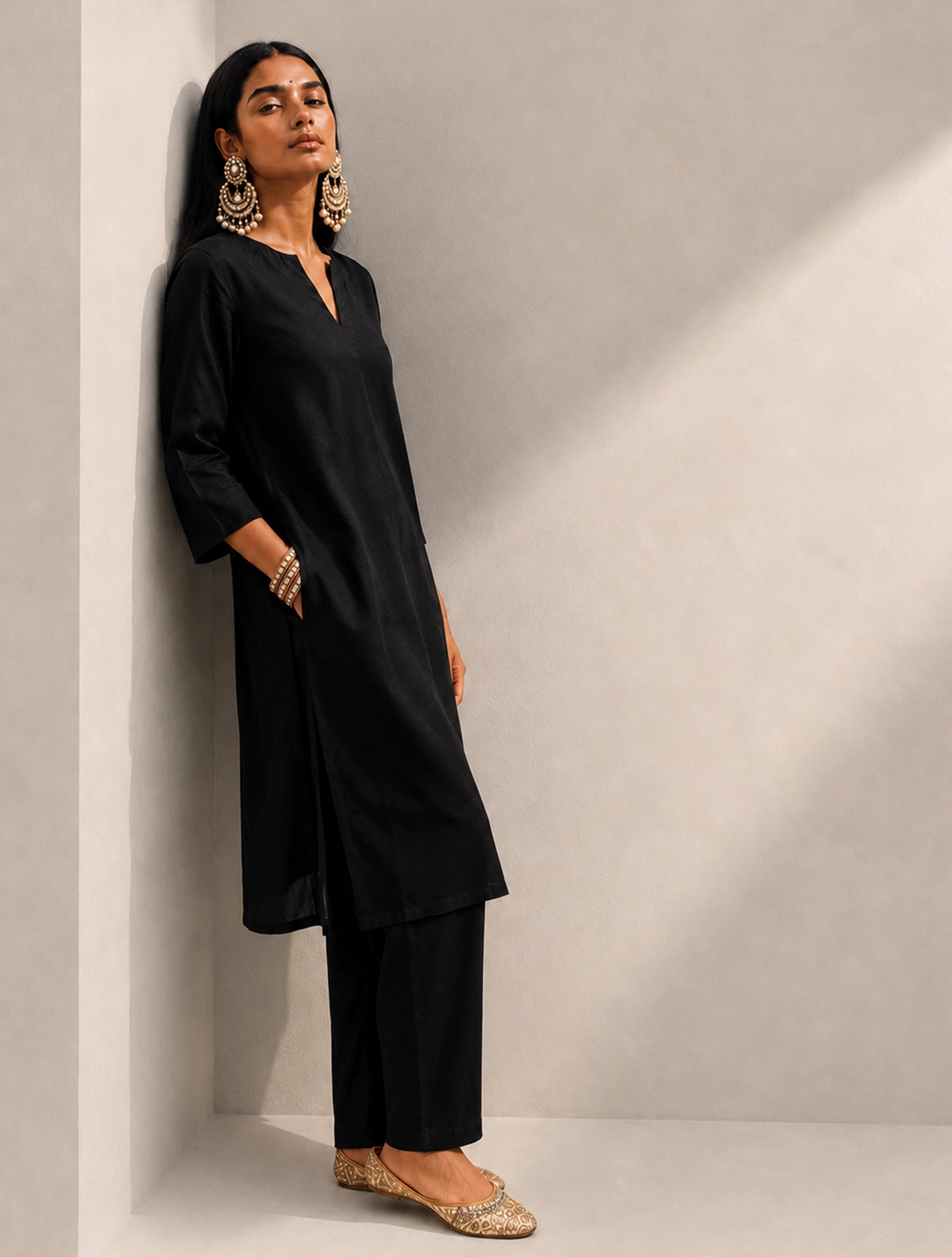 trueBrowns Black Solid Viscose Kurta Co-Ord Set