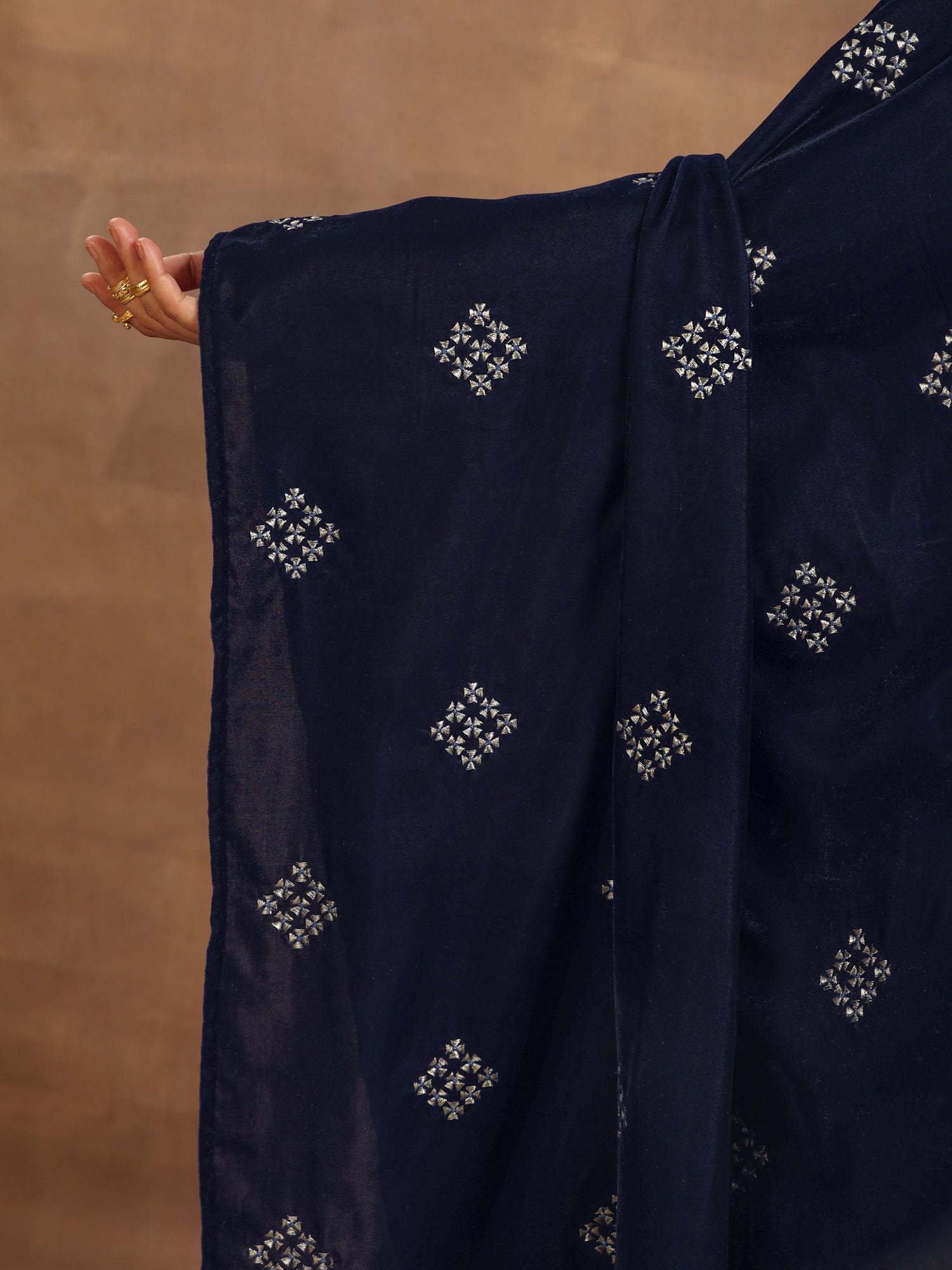 trueBrowns Midnight Blue Velvet Embroidered Shawl