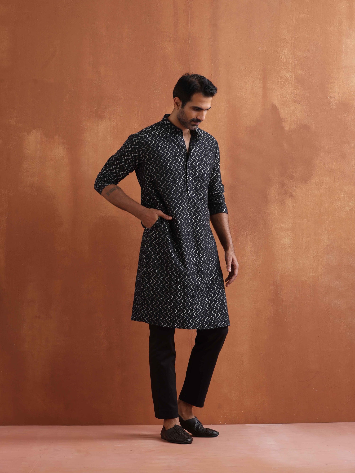 trueBrowns Men's Black Cotton Dobby Kurta