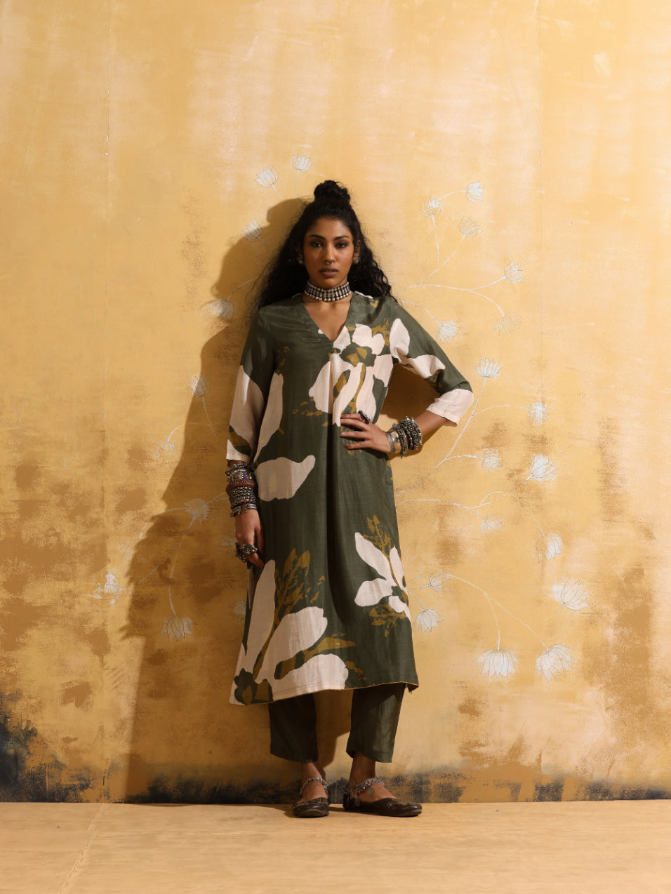 trueBrowns Green Cream Floral Print Muslin Silk Straight Kurta Set